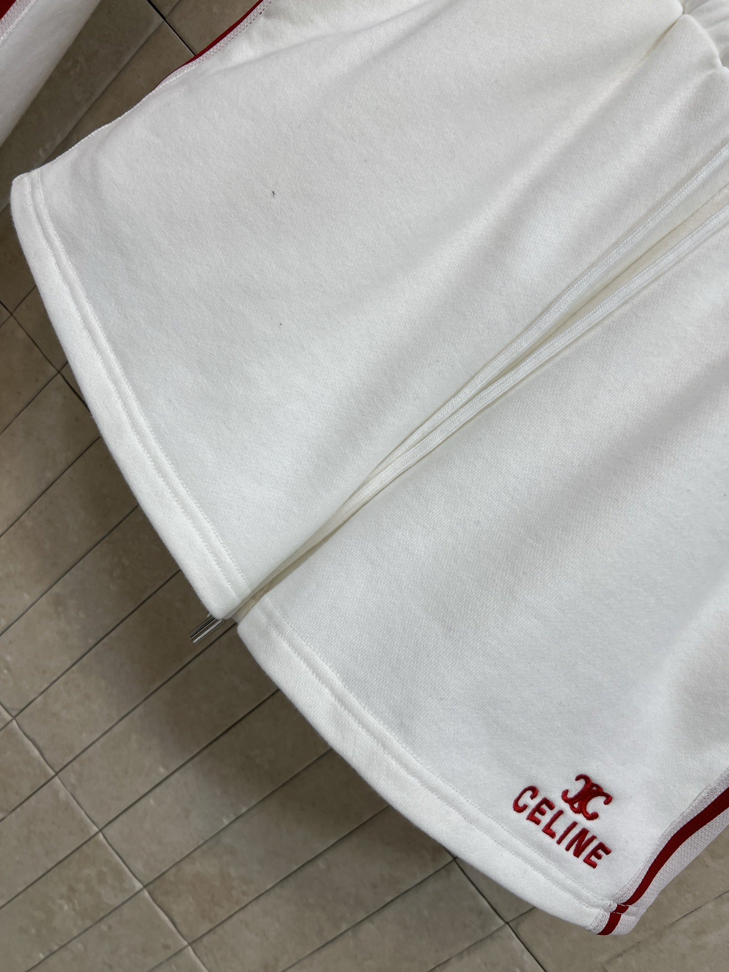 CE家 26春夏新款 条纹运动套装 连帽拉链外套+松紧腰短裤 简约又有细节感！撞色条纹装饰+品牌刺绣标志