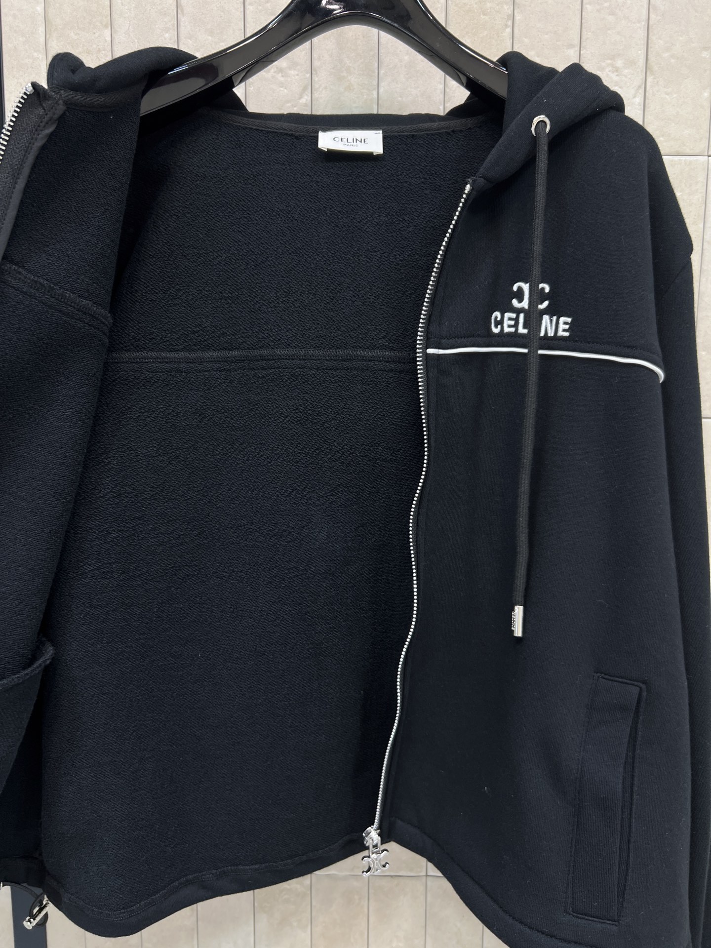 CE家 26春夏新款 条纹运动套装 连帽拉链外套+松紧腰短裤 简约又有细节感！撞色条纹装饰+品牌刺绣标志