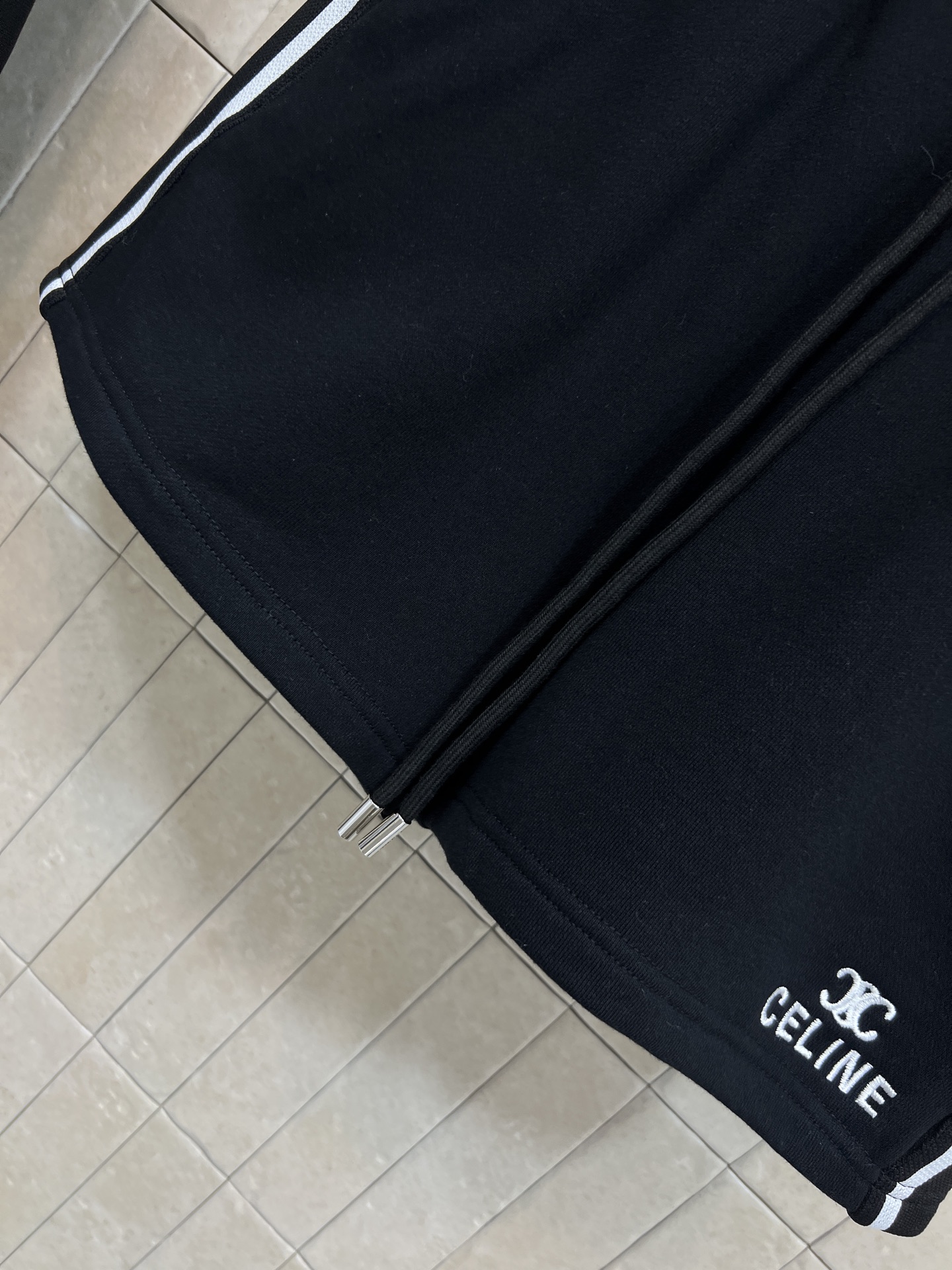 CE家 26春夏新款 条纹运动套装 连帽拉链外套+松紧腰短裤 简约又有细节感！撞色条纹装饰+品牌刺绣标志