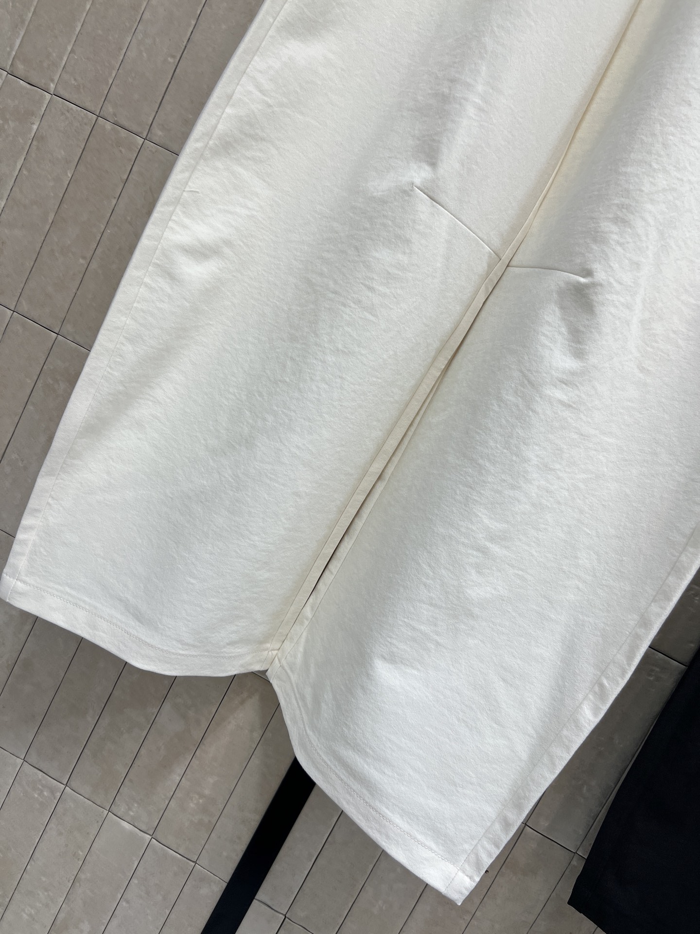 26春夏新款 高腰弯刀阔腿裤 轻薄透气面料 夏天穿超舒服！高腰+抽绳设计 显腿长又修饰腰线 梨形身材友好