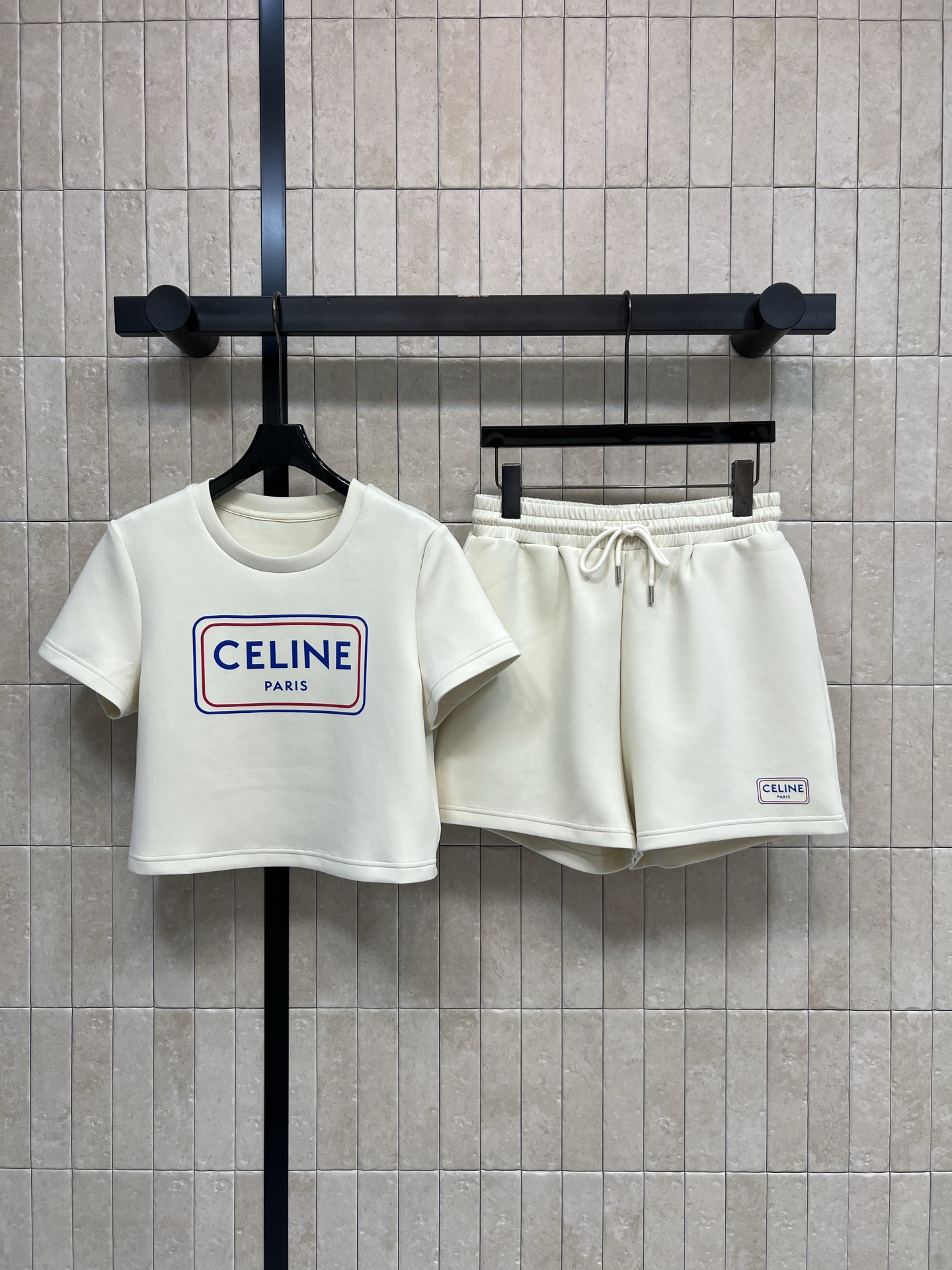 NO:752513,CE Home 26 new spring and summer style letter printed casual suit, short sleeves + shorts, pure cotton material is super soft, super comfortable to wear in summer!  The body is printed with a blue logo + a red border pattern. It is simple and recognizable. The shorts are of the same color. There is a small logo in the lower left corner. Full details. The loose fit is full of casual feeling. It can be easily used for daily outings, vacations and commuting. A pair of upper body pairs well with sneakers or sandals. It is comfortable and fashionable!  Two colors and three sizes Size/S-M-L,,sandals,sneakers,shorts,T-shirt,19860909CE家 26春夏新款 字母印花休闲套装 短款短袖+短裤 纯棉材质超柔软 夏天穿超舒服！衣身配蓝色logo+红色边框图案印花 简约又有辨识度计 短裤同色系 左下角有小logo 细节满分 宽松版型,休闲感十足 日常出街、度假、通勤都能轻松驾驭 一套上身搭配运动鞋或凉鞋都很OK 舒适又时髦！两色三码 Size/S-M-L,,sandals,sneakers,shorts,T-shirt,,Women's clothing