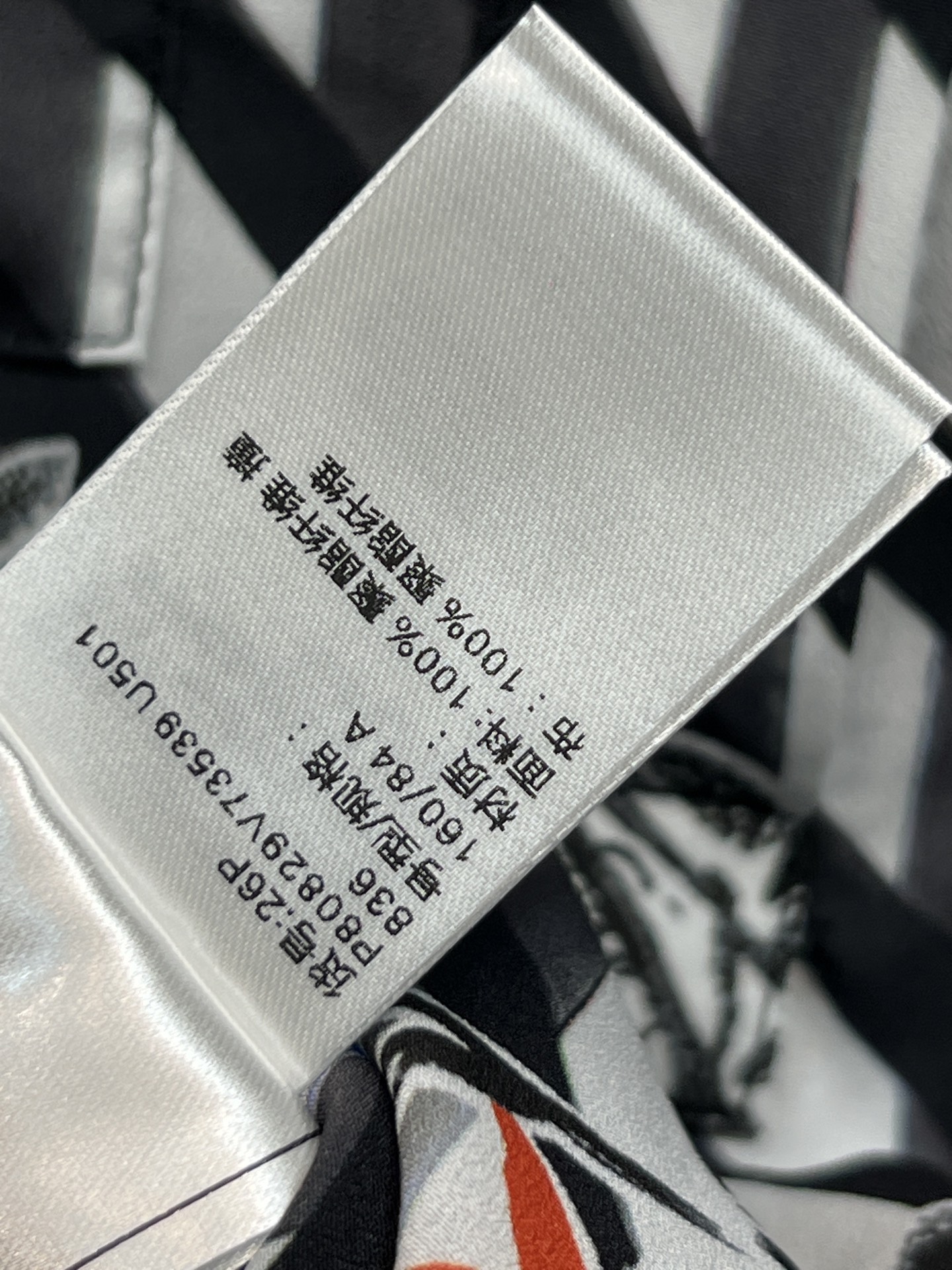 小香家 26春夏新款 黑白格纹花卉印花套装 POLO领短袖衬衫+高腰短裤 轻薄透气 夏天穿超舒服！黑白斜