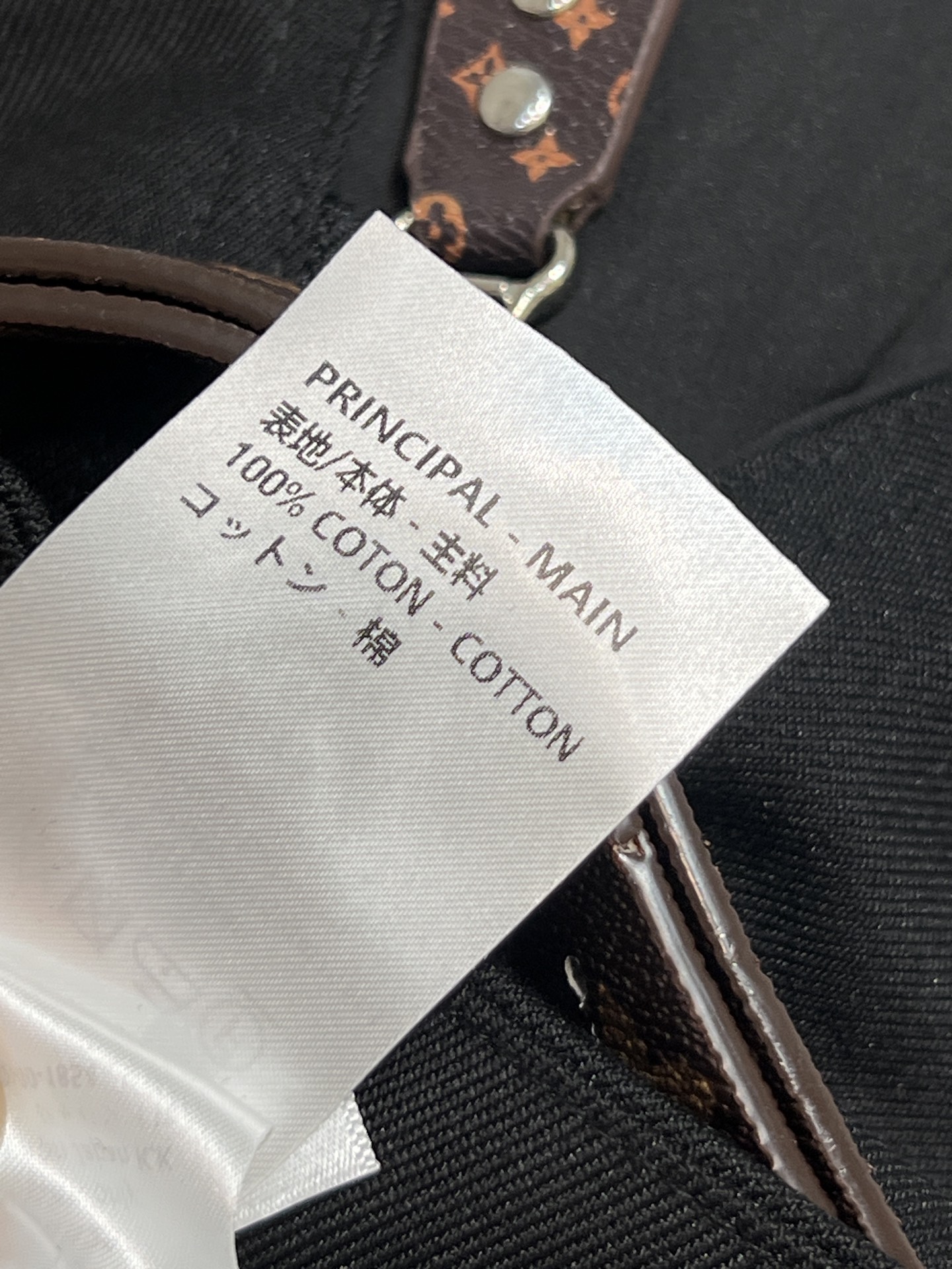 L家 26春夏新款 黑色高腰拉链半身裙 高品质面料垂坠感满分 腰间老花皮革腰带超有辨识度 金属拉链开衩设