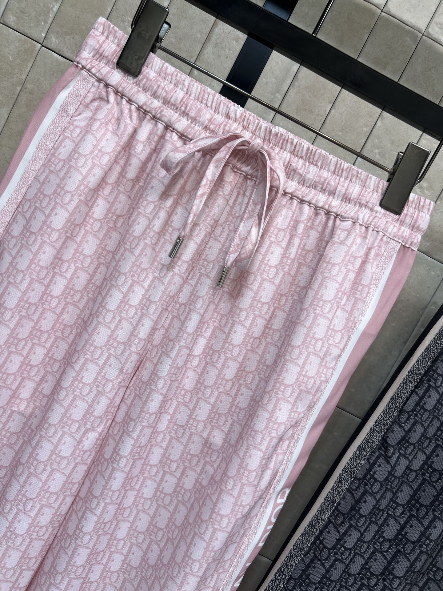 D家 26春夏新款 D字母印花阔腿裤 高腰松紧抽绳设计 舒适又显瘦！宽松直筒版型 垂感超赞修饰腿型梨形身