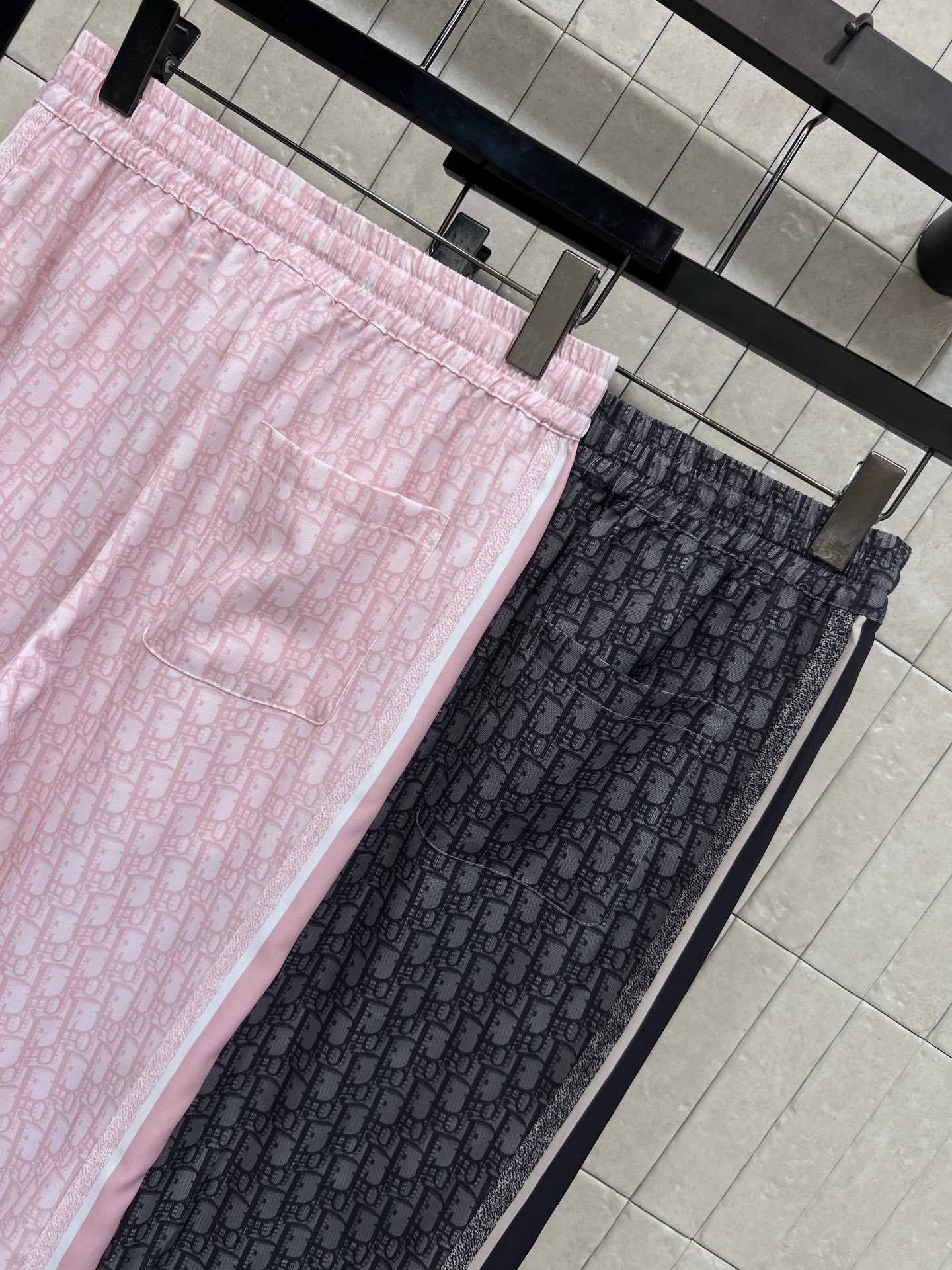 D家 26春夏新款 D字母印花阔腿裤 高腰松紧抽绳设计 舒适又显瘦！宽松直筒版型 垂感超赞修饰腿型梨形身