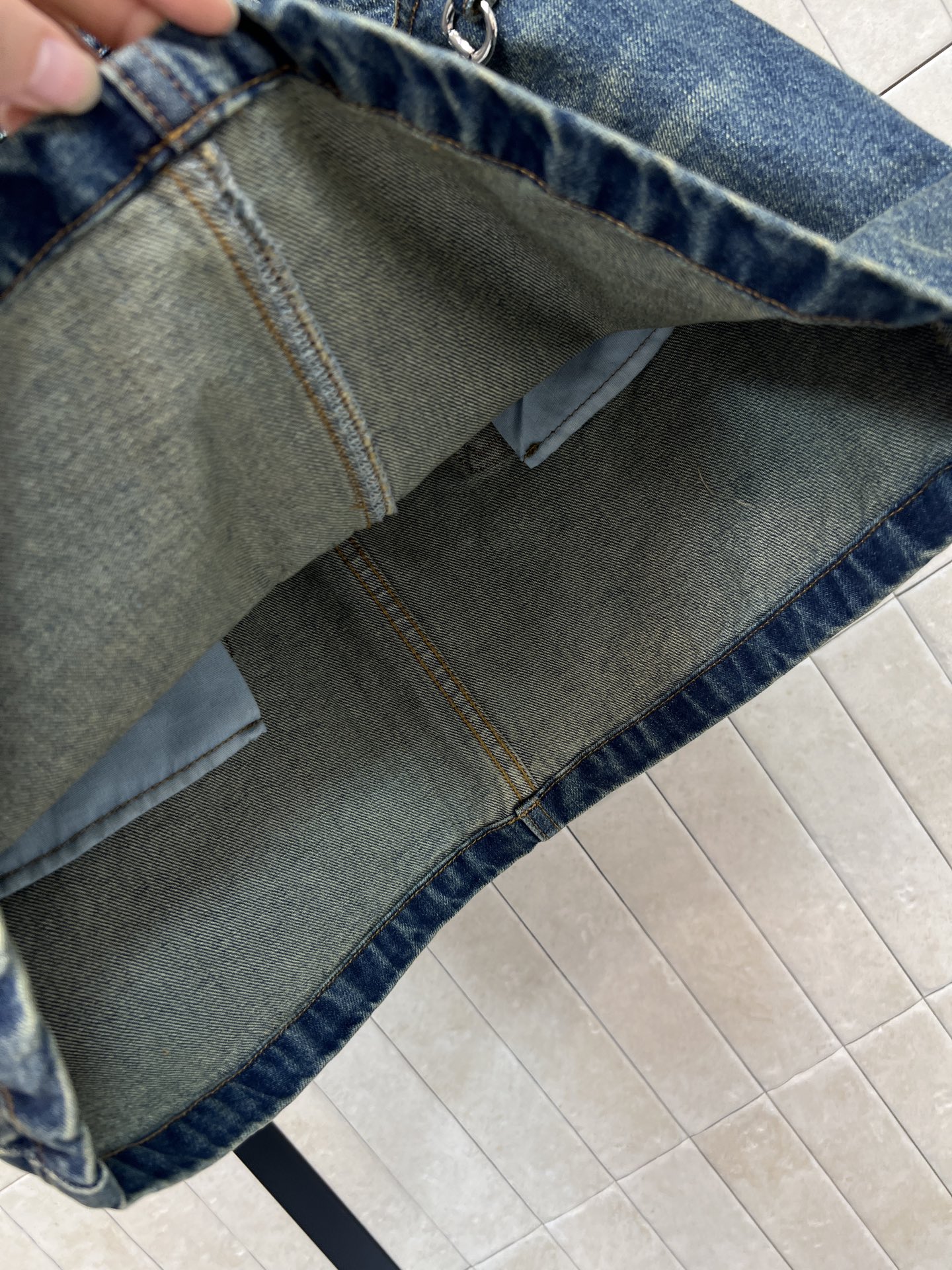 G家 26春夏新款 马衔扣牛仔半裙 复古洗牛仔布 复古做旧质感超有范！正面金属马衔扣点缀 品牌辨识度满分