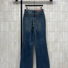 G家 26春夏新款 复古高腰微喇牛仔裤 复古水洗面料 微喇裤型修饰腿型 视觉拉长腿部线条 显高显瘦朴 高 G家 26春夏新款 复古高腰微喇牛仔裤 复古水洗面料 微喇裤型修饰腿型 视觉拉长腿部线条 显高显瘦朴 高