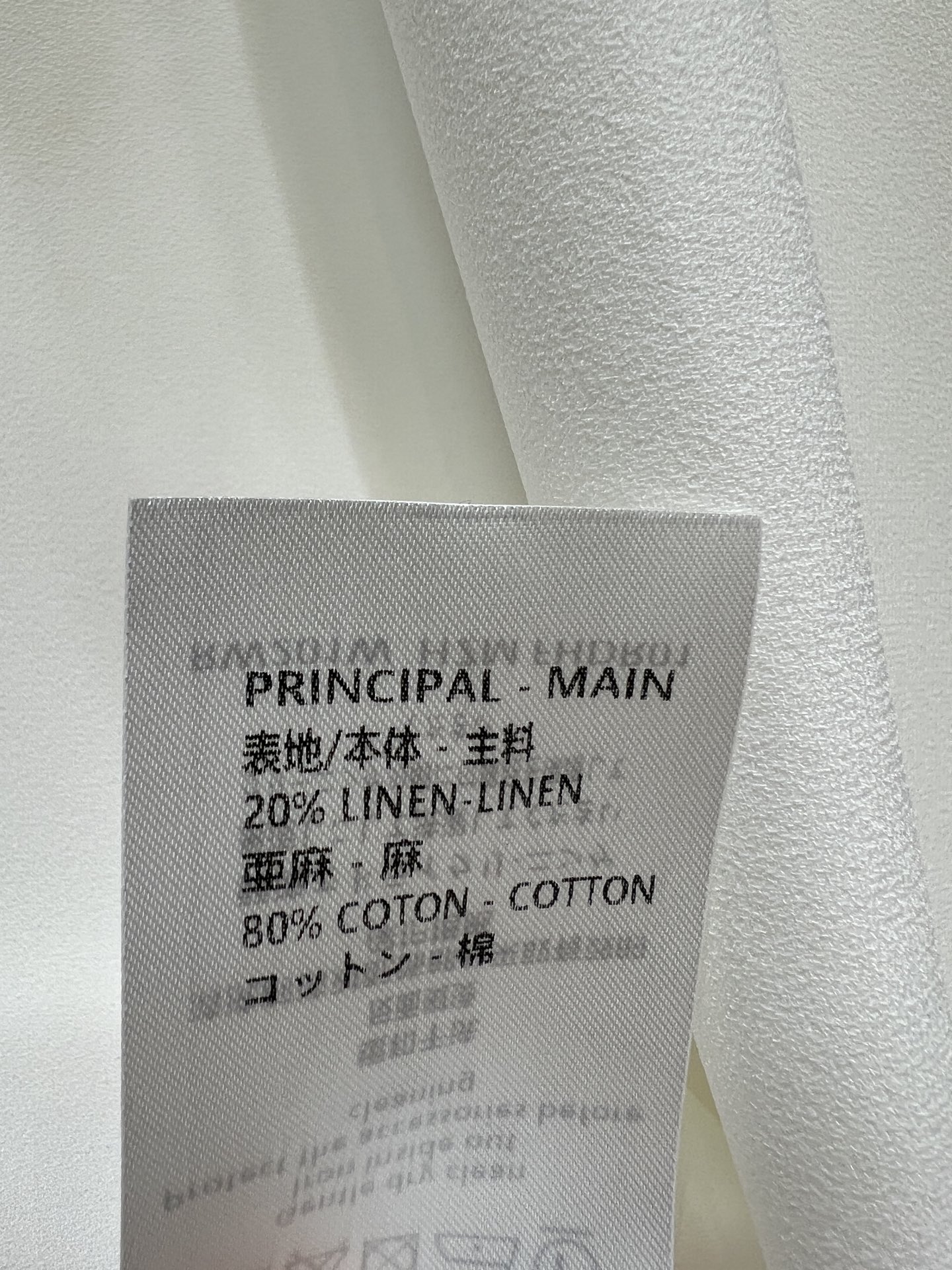 L家 26春夏新款 V领长袖连衣裙 立领半开V型领口 精致四叶草金属扣点缀 氛围感拉满 高腰大摆裙版型 