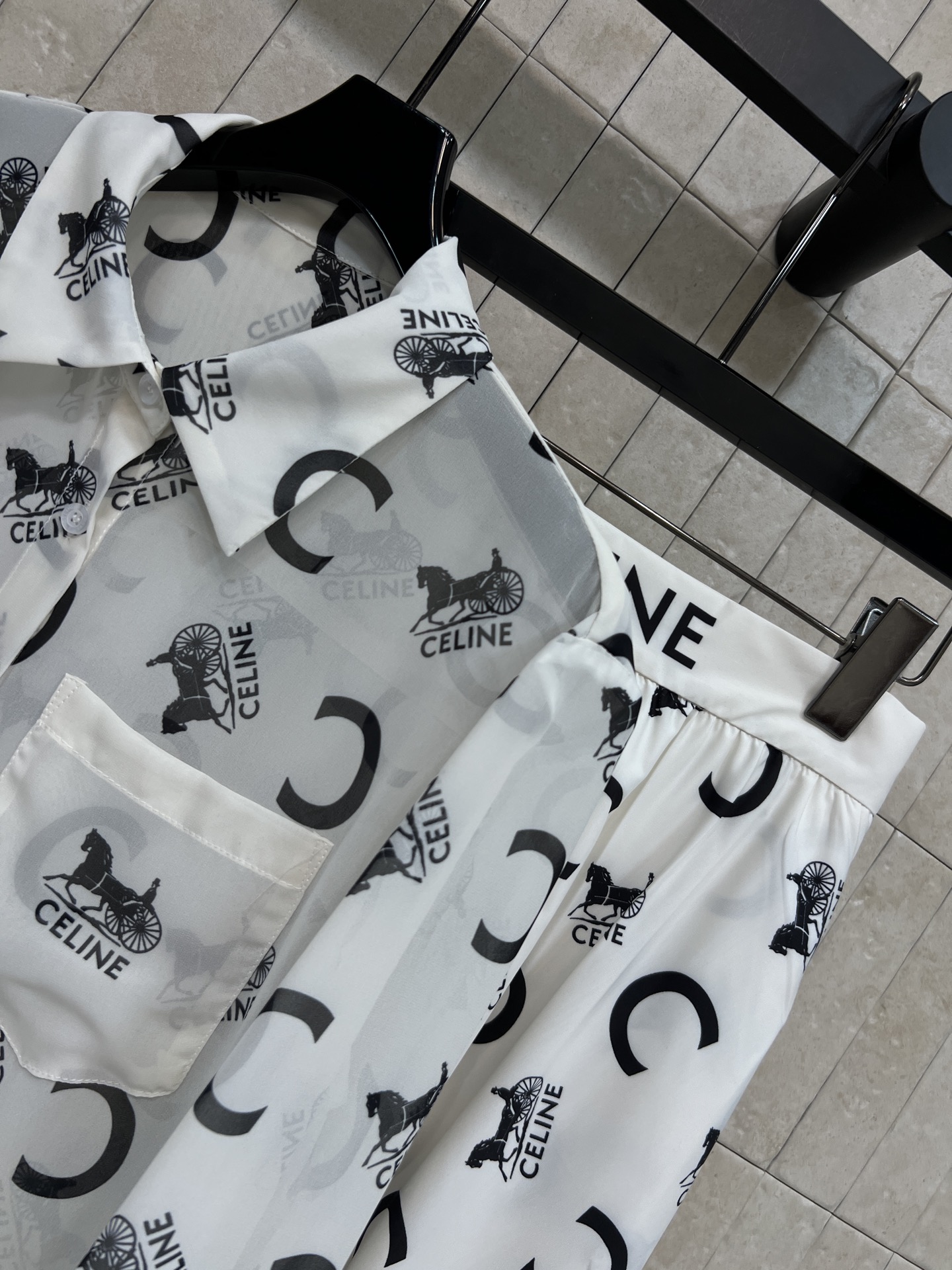 CE家 26春夏新款 印花衬衫套装 翻领长袖衬衫+高腰大摆半裙 垂顺面料 防晒透气又轻盈 宽松衬衫慵懒藏