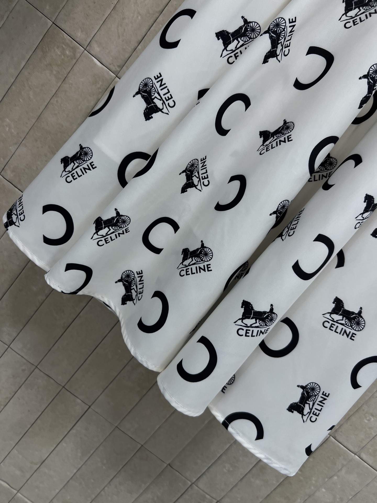 CE家 26春夏新款 印花衬衫套装 翻领长袖衬衫+高腰大摆半裙 垂顺面料 防晒透气又轻盈 宽松衬衫慵懒藏