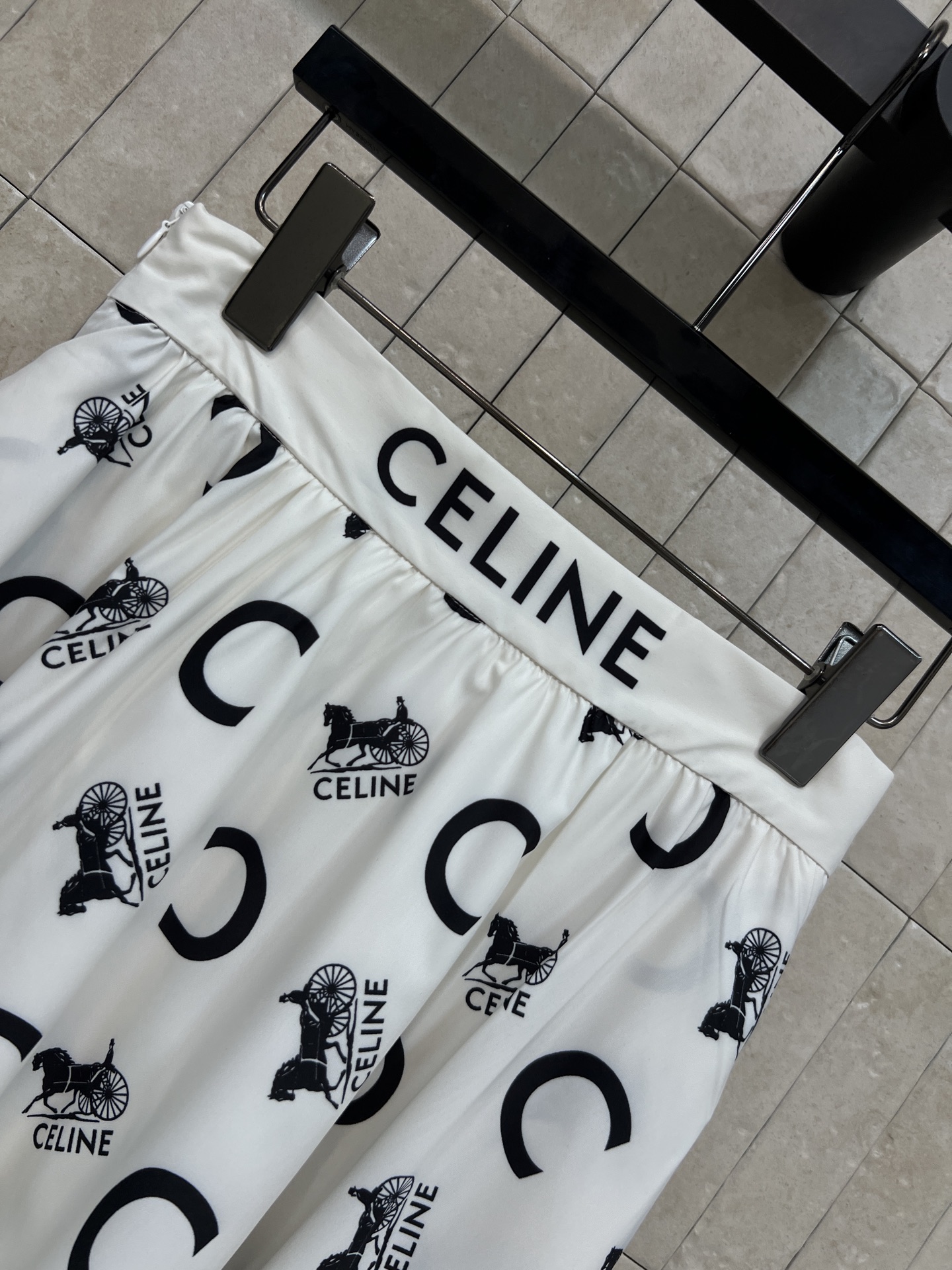 CE家 26春夏新款 印花衬衫套装 翻领长袖衬衫+高腰大摆半裙 垂顺面料 防晒透气又轻盈 宽松衬衫慵懒藏