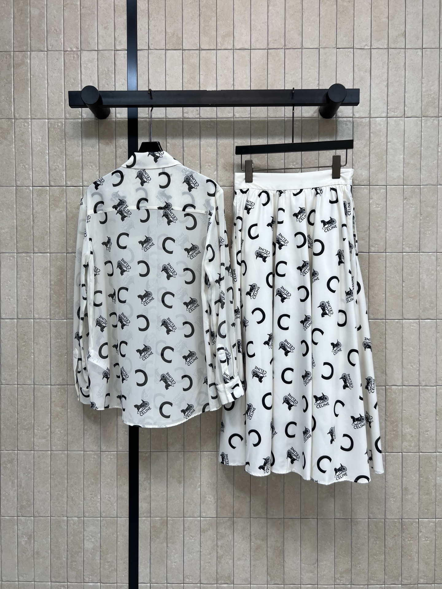 CE家 26春夏新款 印花衬衫套装 翻领长袖衬衫+高腰大摆半裙 垂顺面料 防晒透气又轻盈 宽松衬衫慵懒藏