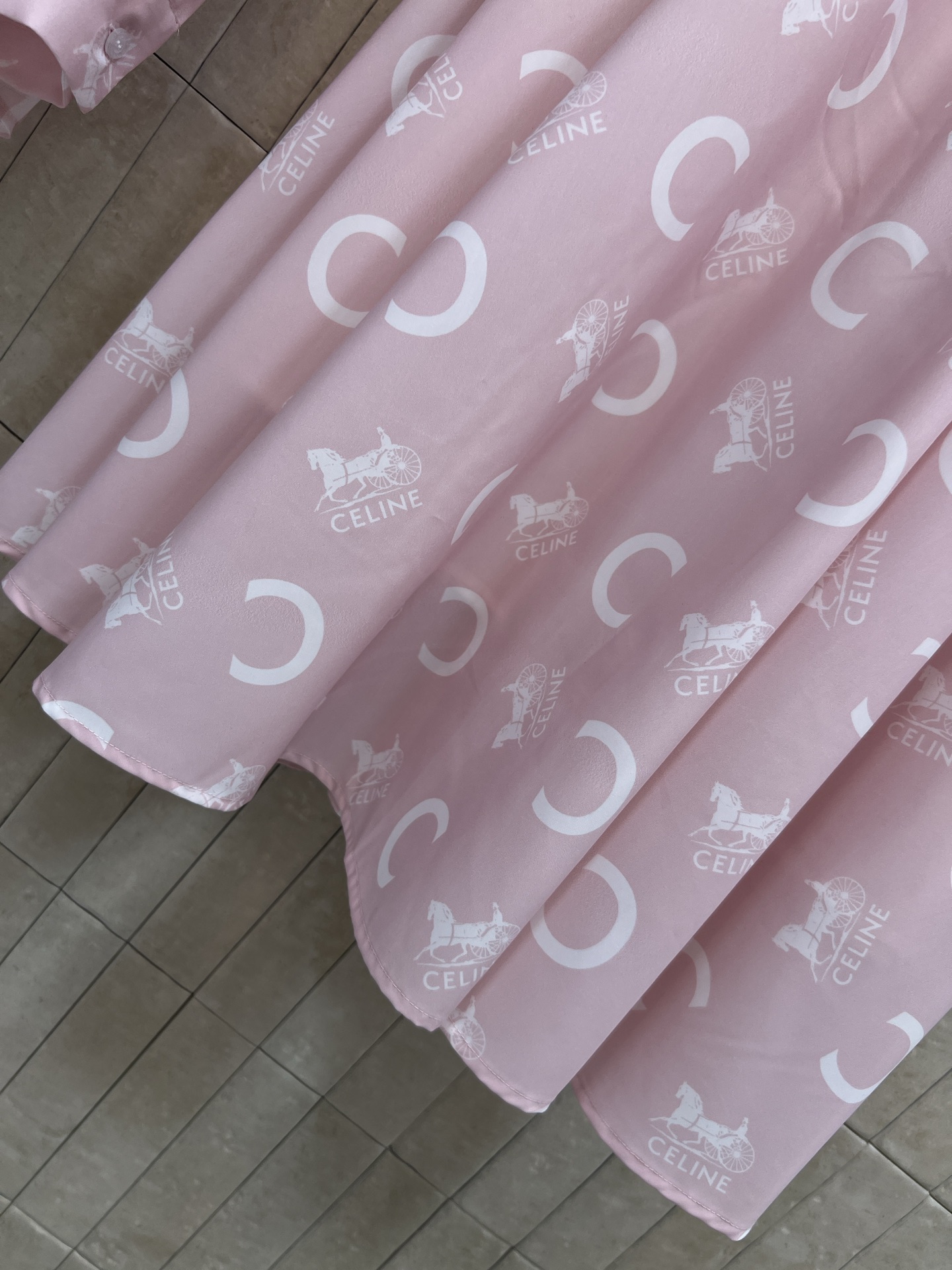 CE家 26春夏新款 印花衬衫套装 翻领长袖衬衫+高腰大摆半裙 垂顺面料 防晒透气又轻盈 宽松衬衫慵懒藏