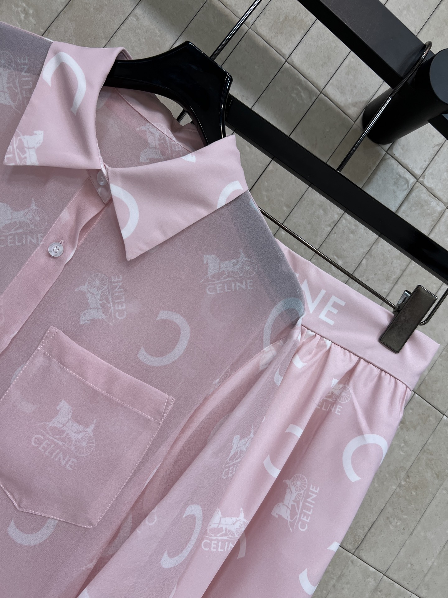 CE家 26春夏新款 印花衬衫套装 翻领长袖衬衫+高腰大摆半裙 垂顺面料 防晒透气又轻盈 宽松衬衫慵懒藏