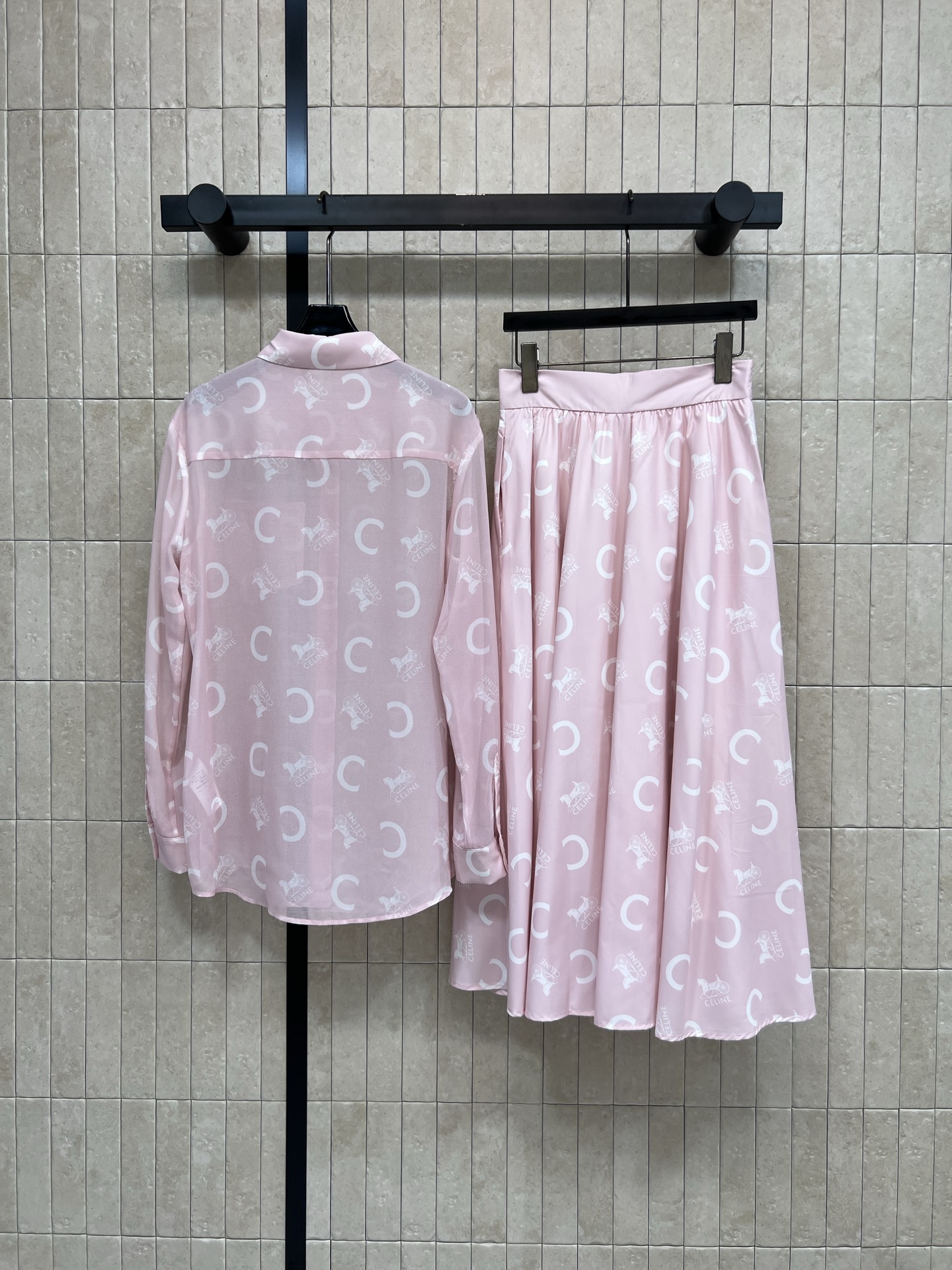 CE家 26春夏新款 印花衬衫套装 翻领长袖衬衫+高腰大摆半裙 垂顺面料 防晒透气又轻盈 宽松衬衫慵懒藏