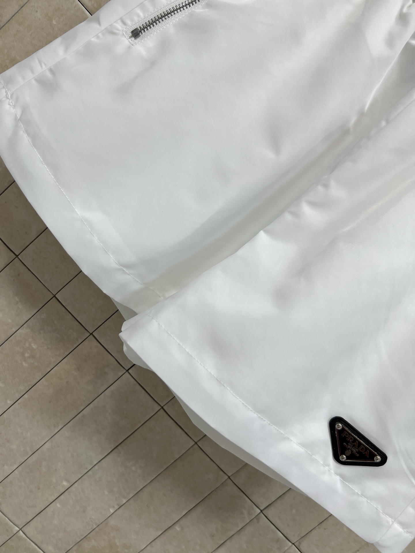 PD家 26春夏新款 连帽休闲套装 连帽上衣+高腰短裤 上衣半拉链修饰脖颈脸型 帽子自由调节松紧 防风百