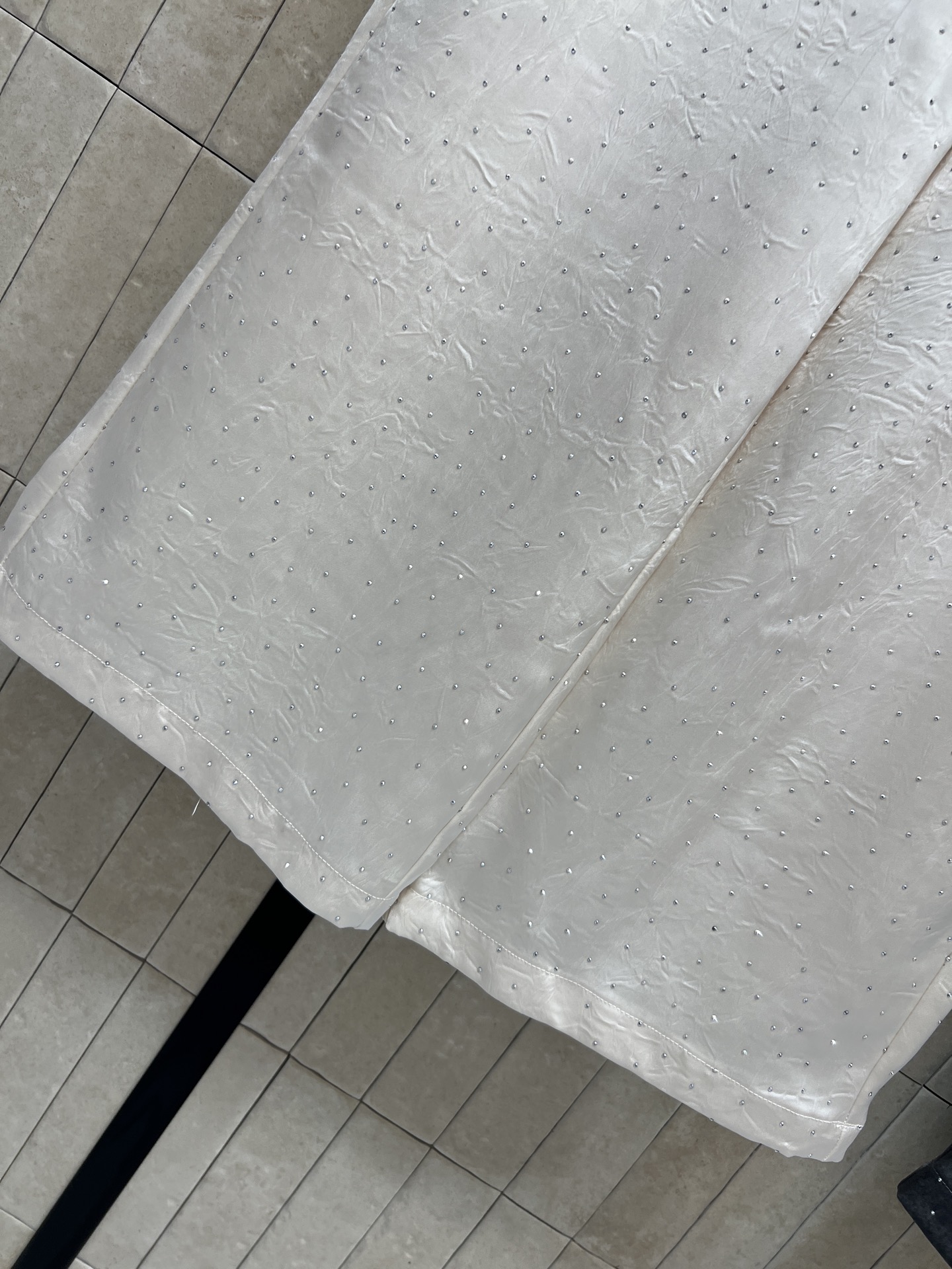 26春夏新款 烫钻休闲阔腿裤 软糯面料顺滑亲肤透气 春夏穿超舒服 宽松直筒+松紧抽绳腰 显瘦又修饰腿型 