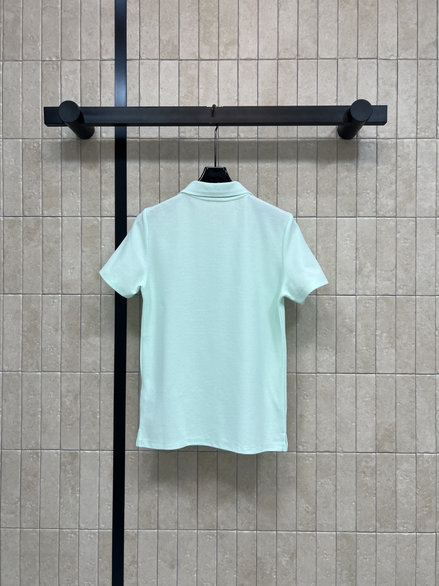 D家 26春夏新款 刺绣短袖T恤 采用纯棉面料 柔软透气 经典翻领+胸前品牌刺绣 低调又有辨识度 版型宽