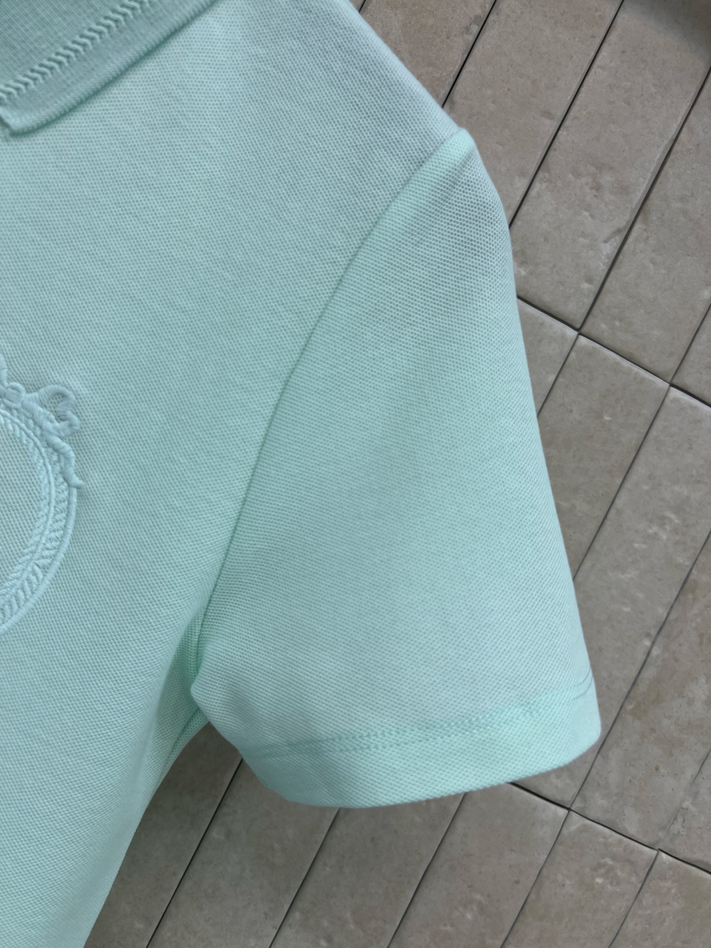 D家 26春夏新款 刺绣短袖T恤 采用纯棉面料 柔软透气 经典翻领+胸前品牌刺绣 低调又有辨识度 版型宽