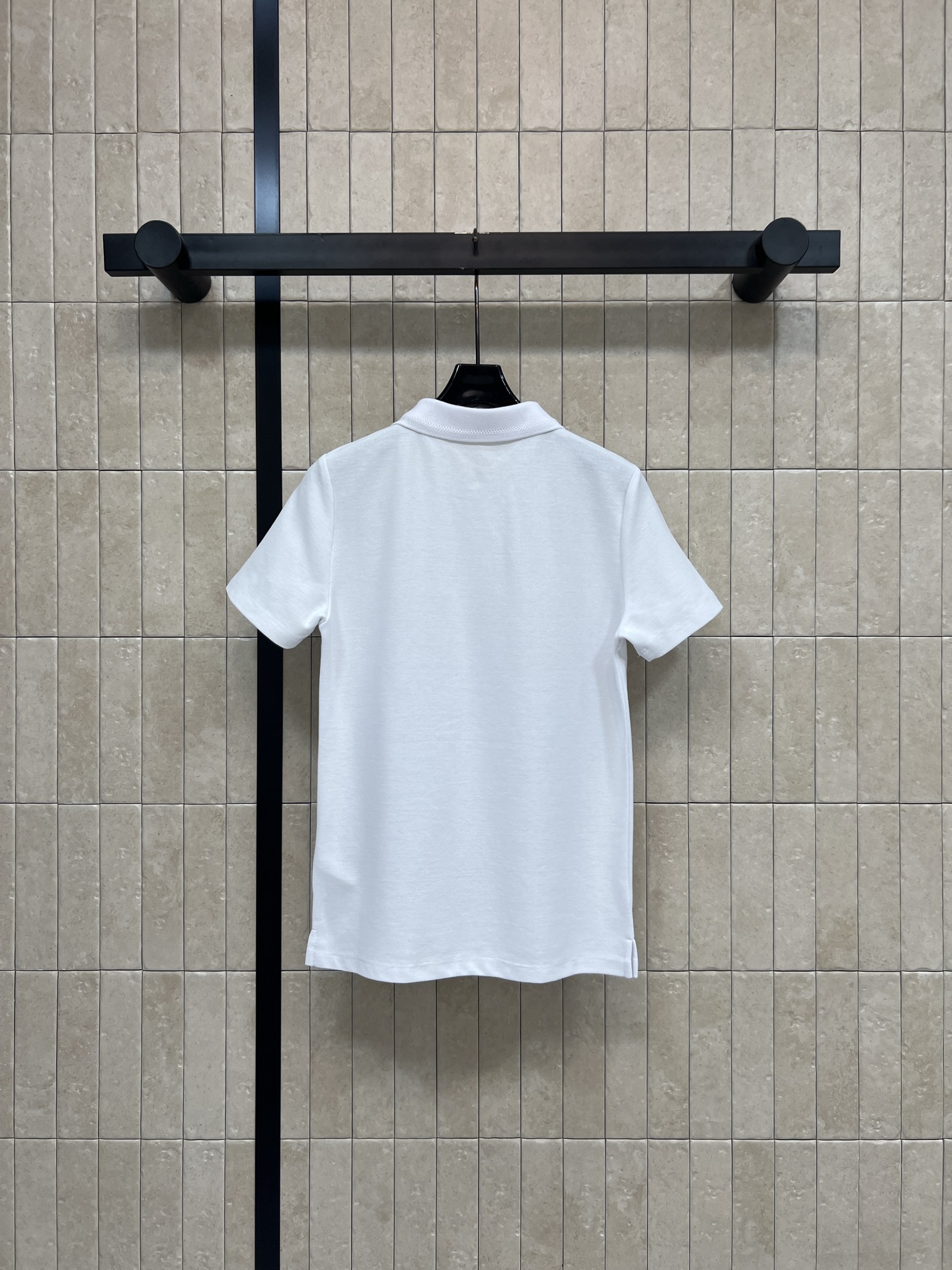 D家 26春夏新款 刺绣短袖T恤 采用纯棉面料 柔软透气 经典翻领+胸前品牌刺绣 低调又有辨识度 版型宽