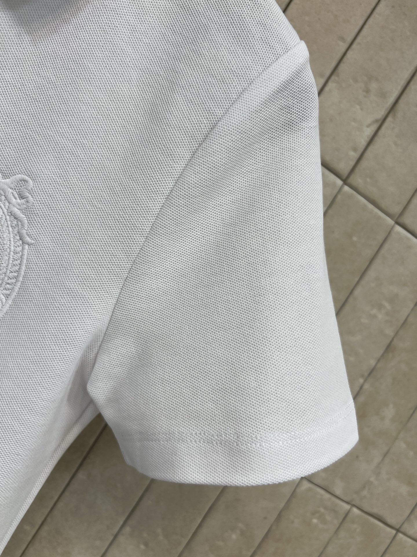 D家 26春夏新款 刺绣短袖T恤 采用纯棉面料 柔软透气 经典翻领+胸前品牌刺绣 低调又有辨识度 版型宽