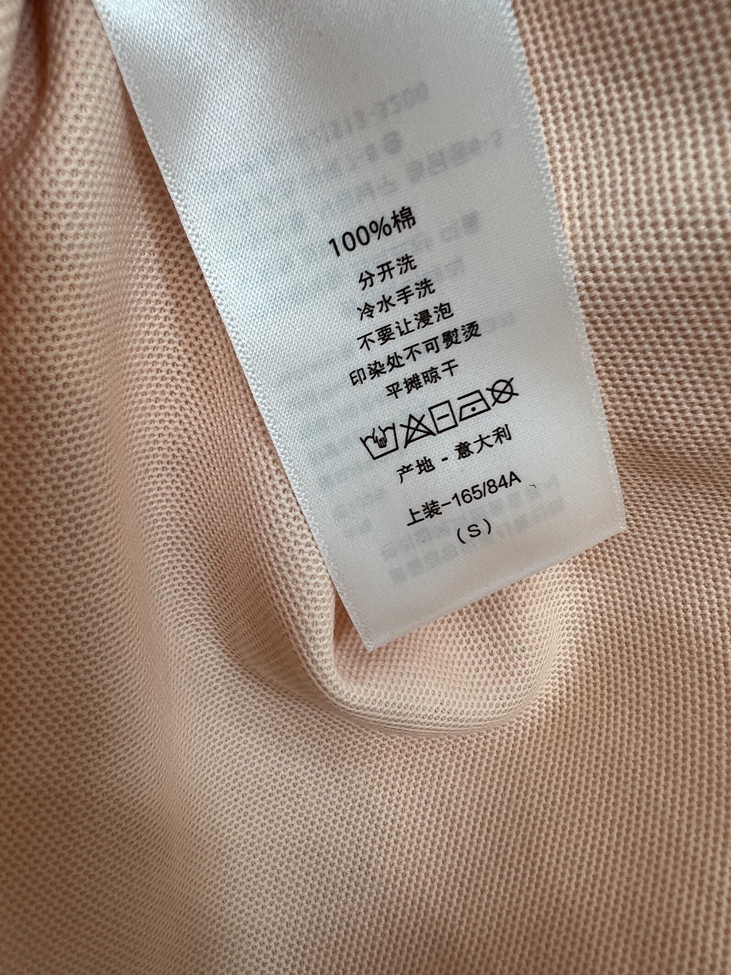 D家 26春夏新款 刺绣短袖T恤 采用纯棉面料 柔软透气 经典翻领+胸前品牌刺绣 低调又有辨识度 版型宽