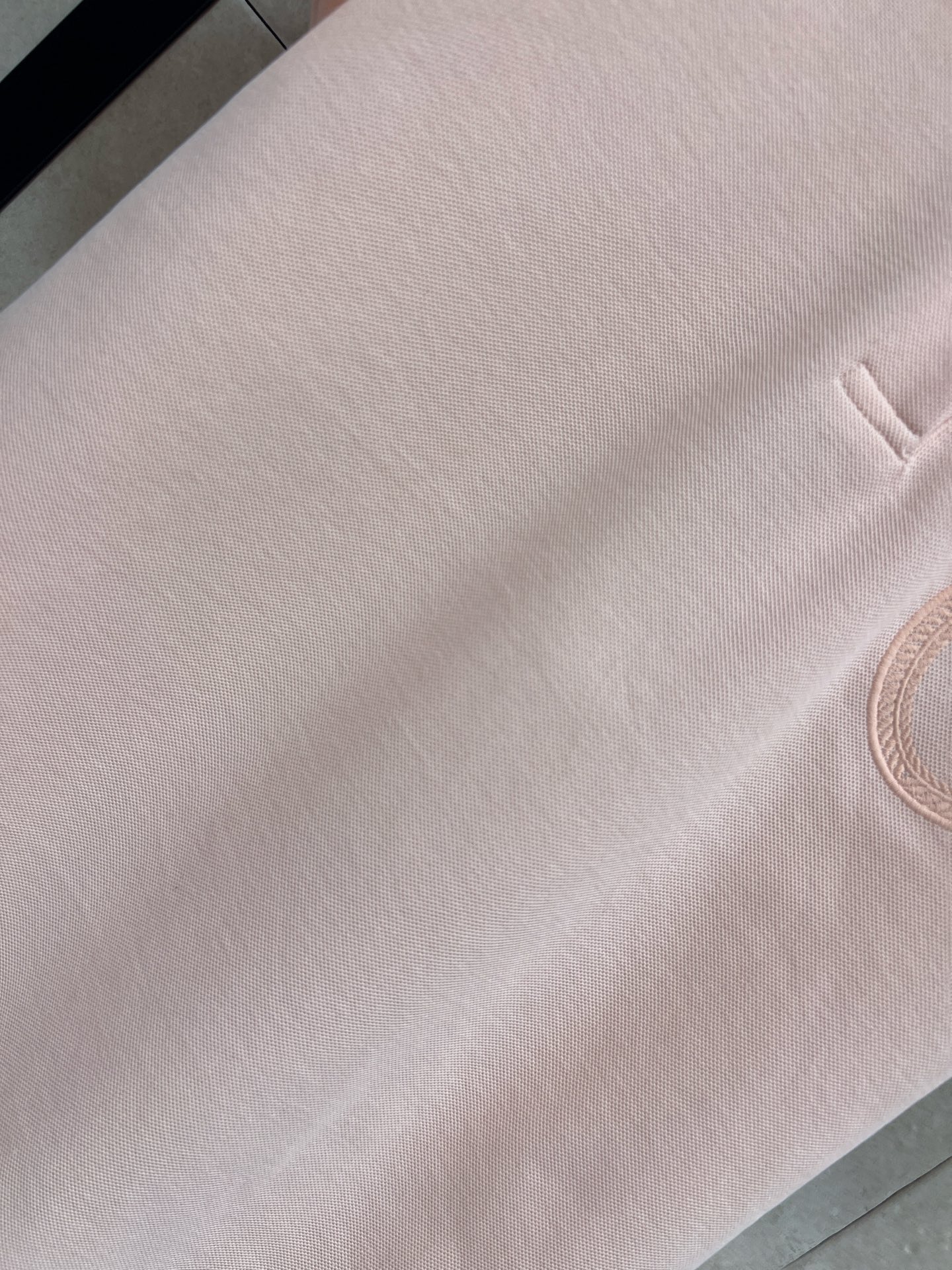 D家 26春夏新款 刺绣短袖T恤 采用纯棉面料 柔软透气 经典翻领+胸前品牌刺绣 低调又有辨识度 版型宽