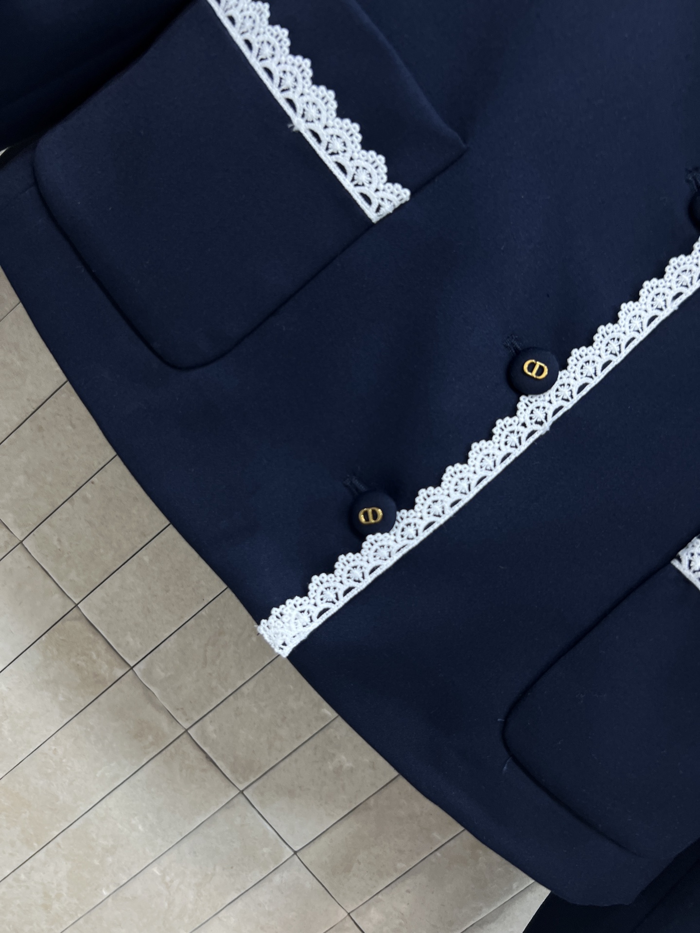 D家 26春夏新款 圆领短款外套 经典圆领+白色波浪边 优雅复古气质满分 高品质面料柔软 短款设计显高显