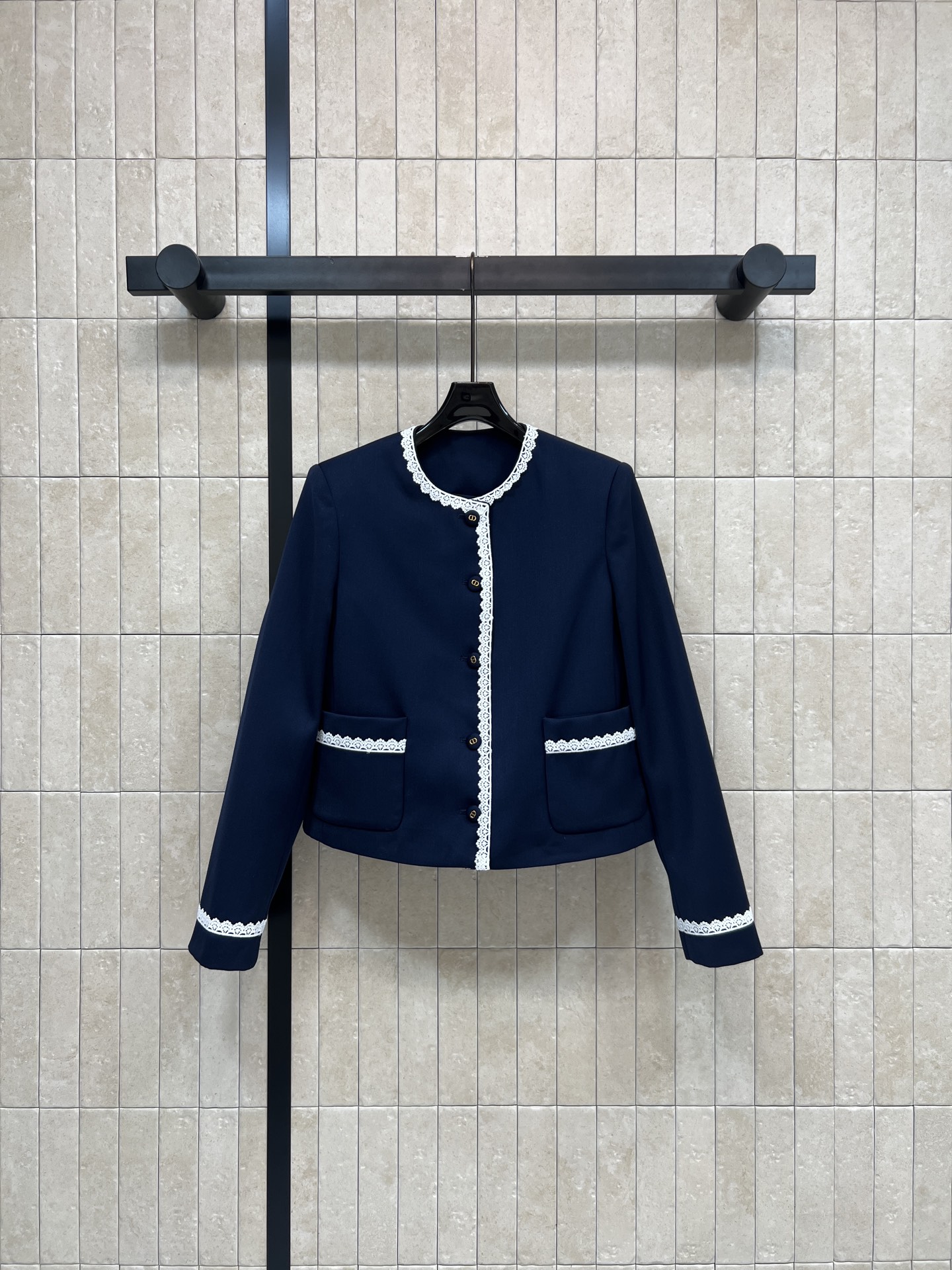 D家 26春夏新款 圆领短款外套 经典圆领+白色波浪边 优雅复古气质满分 高品质面料柔软 短款设计显高显