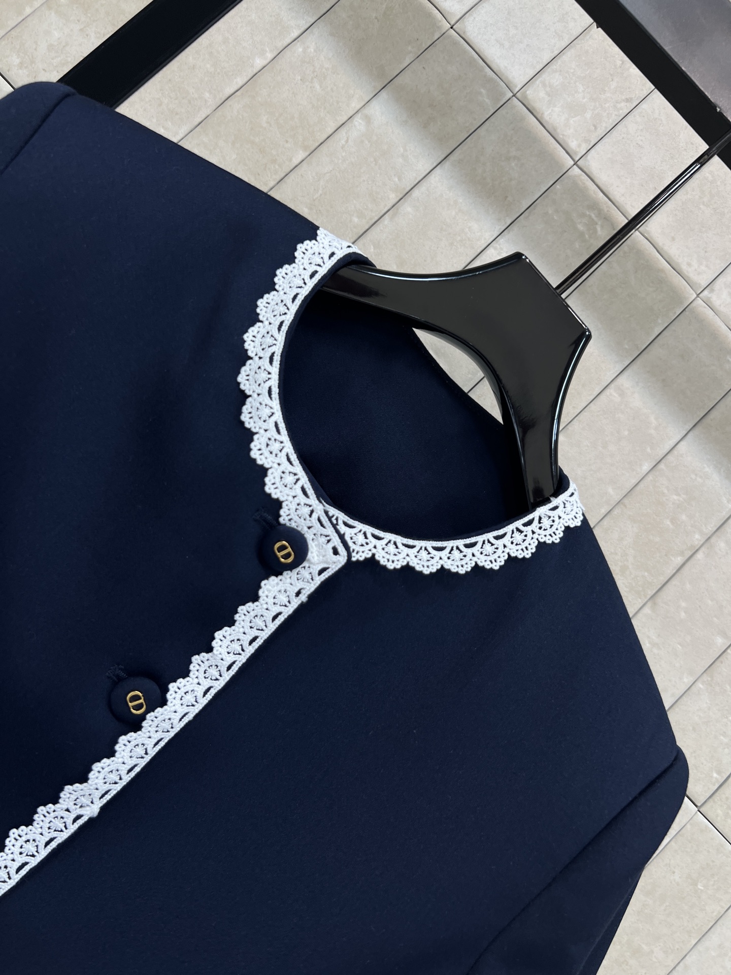 D家 26春夏新款 圆领短款外套 经典圆领+白色波浪边 优雅复古气质满分 高品质面料柔软 短款设计显高显