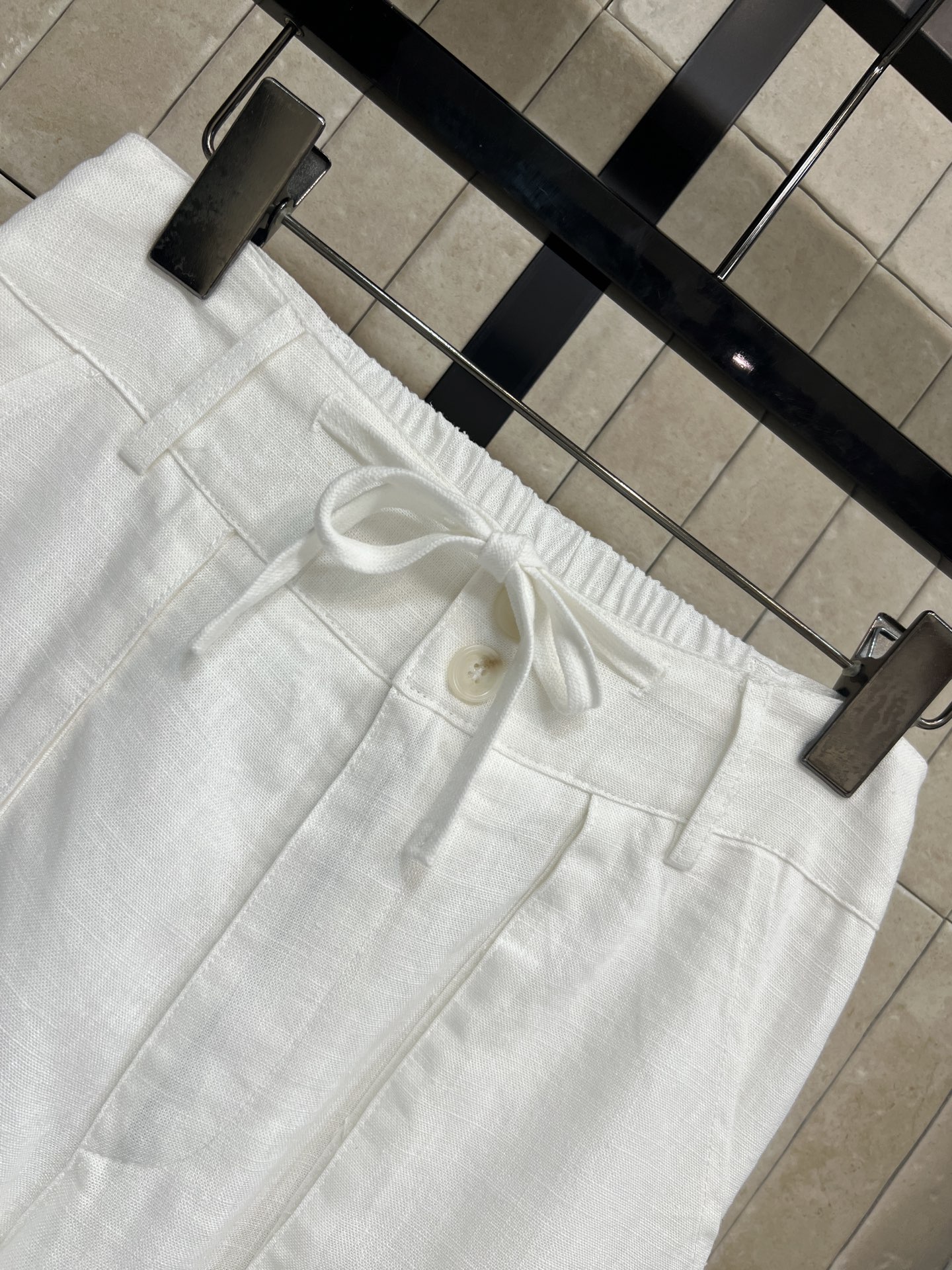 26春夏新款 工装阔腿裤 含亚麻面料 透气凉感不闷汗 高腰抽绳腰头 松紧适配不勒腰 立体多口袋工装设计 