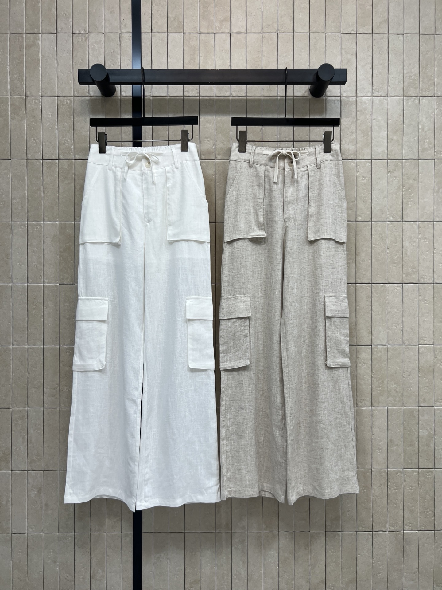 26春夏新款 工装阔腿裤 含亚麻面料 透气凉感不闷汗 高腰抽绳腰头 松紧适配不勒腰 立体多口袋工装设计 