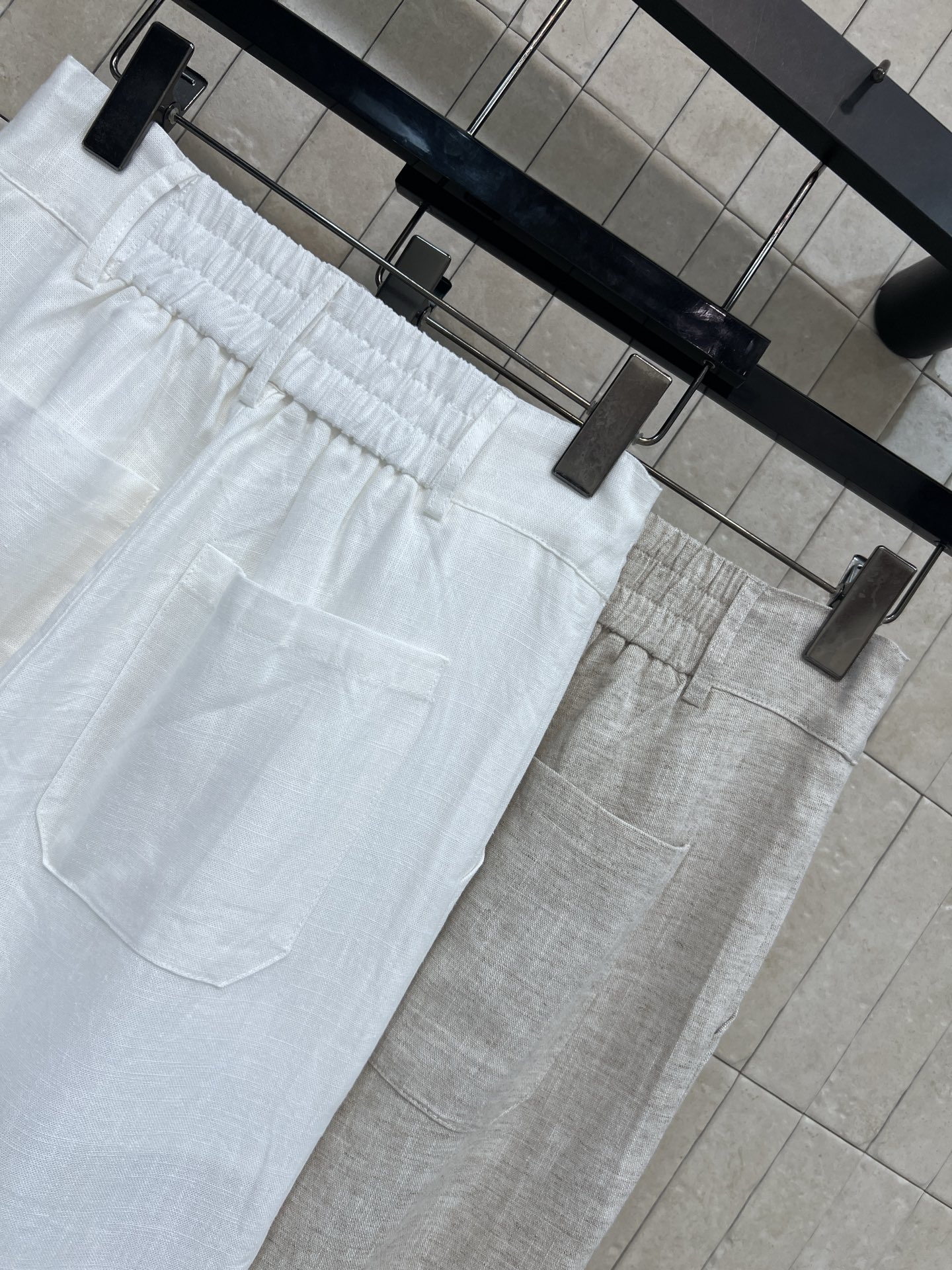 26春夏新款 工装阔腿裤 含亚麻面料 透气凉感不闷汗 高腰抽绳腰头 松紧适配不勒腰 立体多口袋工装设计 