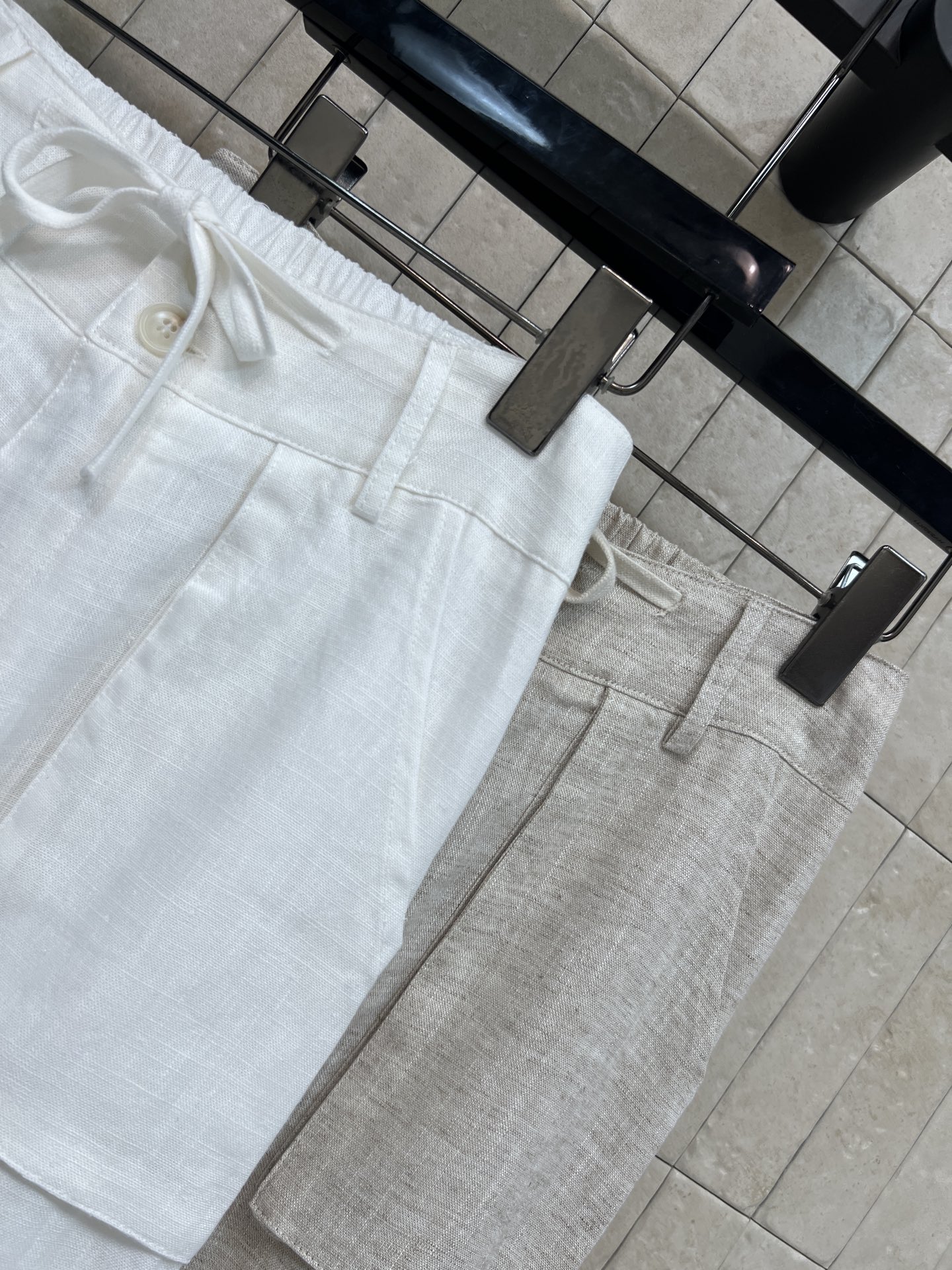 26春夏新款 工装阔腿裤 含亚麻面料 透气凉感不闷汗 高腰抽绳腰头 松紧适配不勒腰 立体多口袋工装设计 