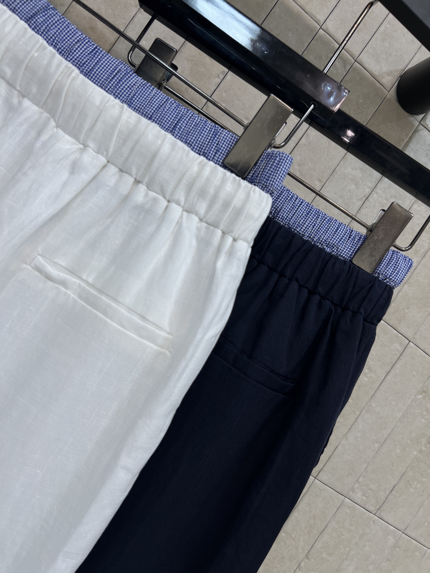 MIU家 26春夏新款 休闲阔腿裤 撞色条纹腰头设计 小众精致不单调 面料 清爽垂顺不闷汗 松紧抽绳腰头