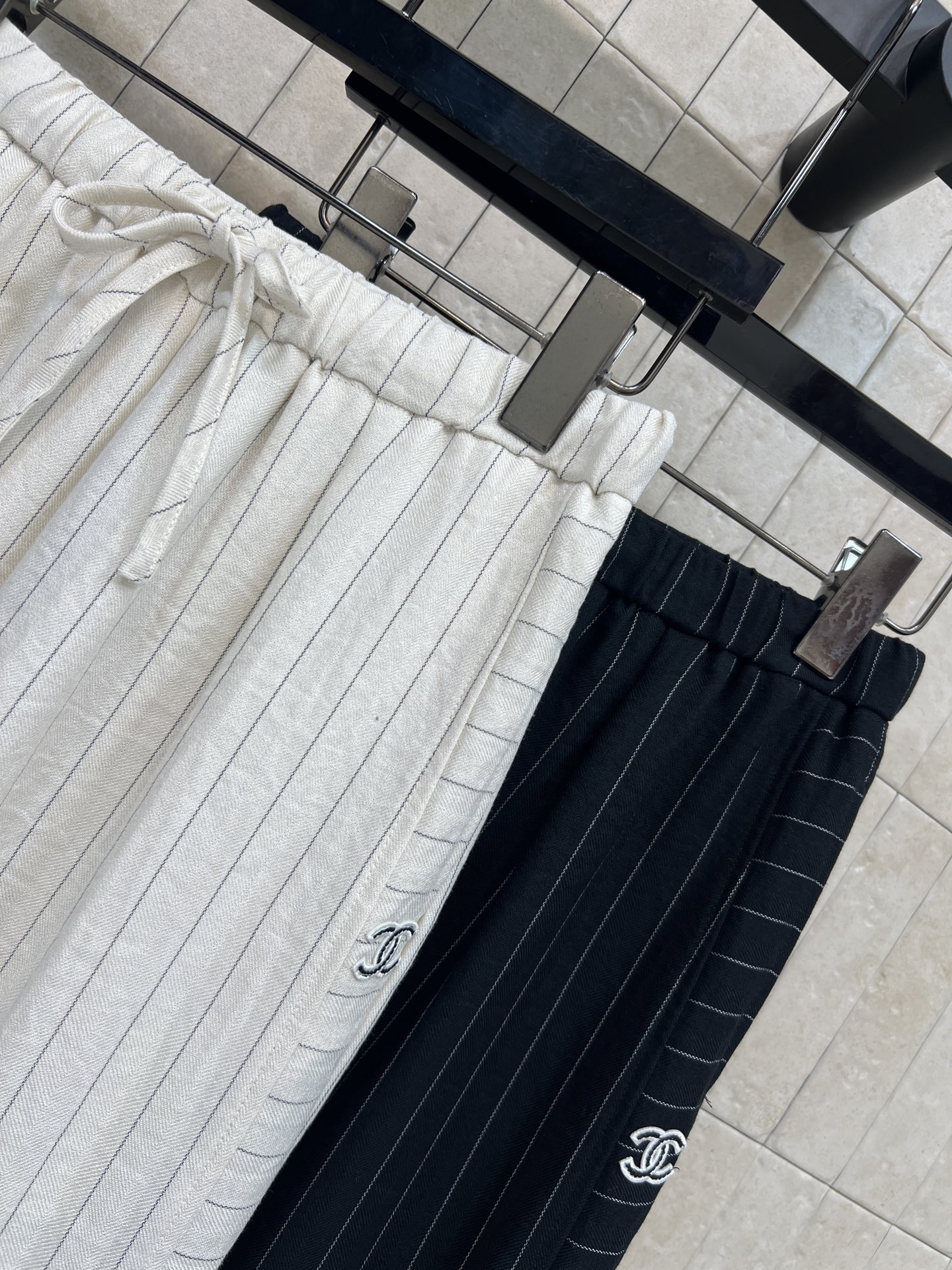 C家 26春夏新款 条纹阔腿裤 条纹设计显瘦显高 遮胯修饰腿型超赞 抽绳松紧腰 适合各种身材 穿脱方便 