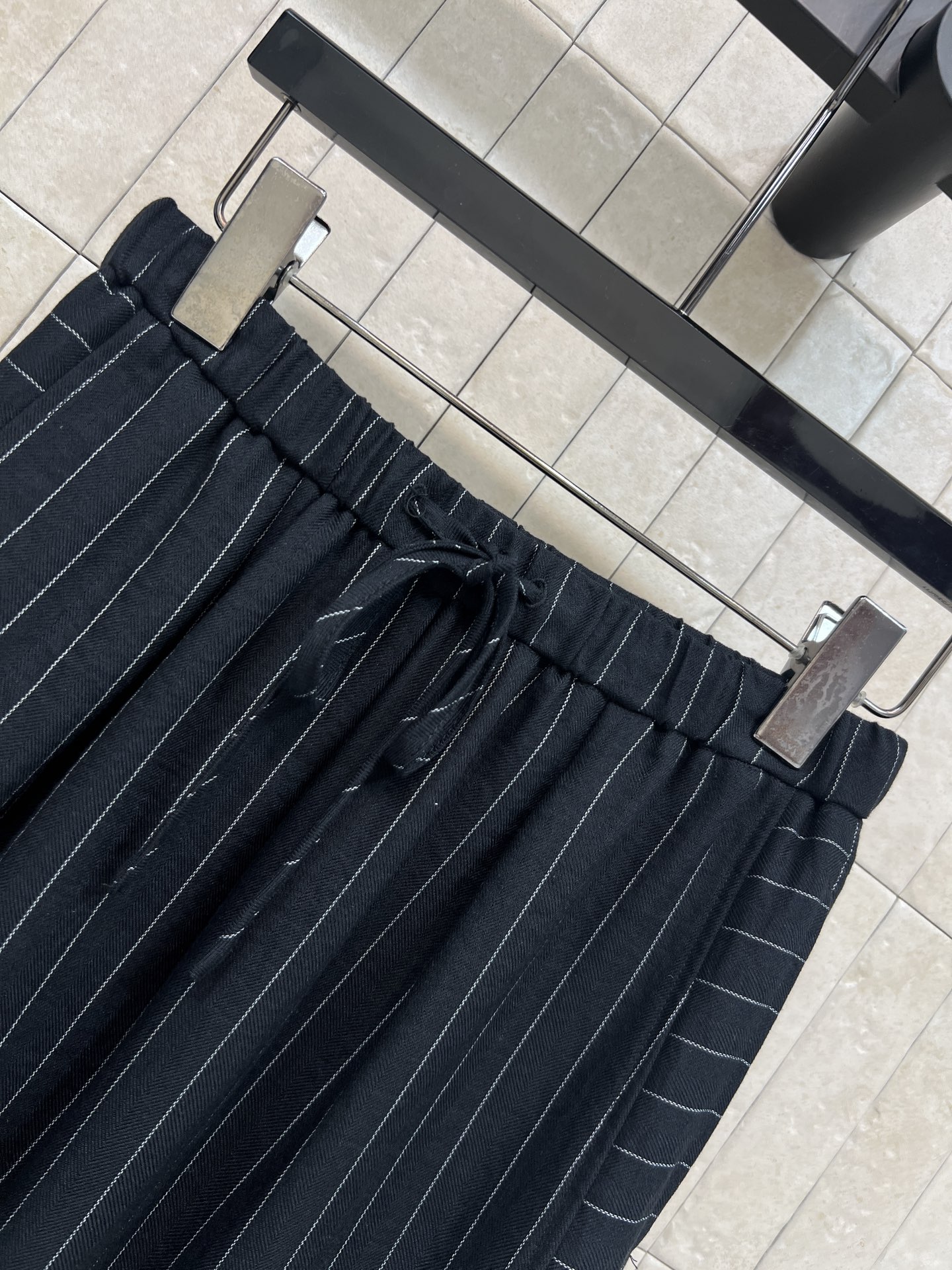 C家 26春夏新款 条纹阔腿裤 条纹设计显瘦显高 遮胯修饰腿型超赞 抽绳松紧腰 适合各种身材 穿脱方便 