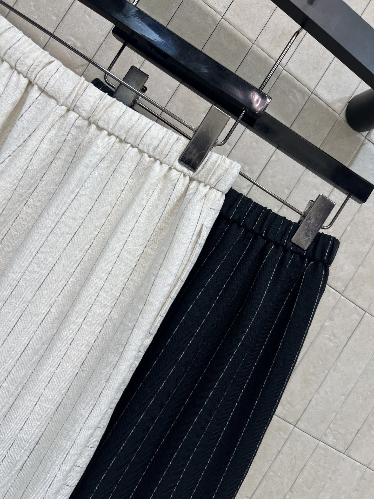 C家 26春夏新款 条纹阔腿裤 条纹设计显瘦显高 遮胯修饰腿型超赞 抽绳松紧腰 适合各种身材 穿脱方便 