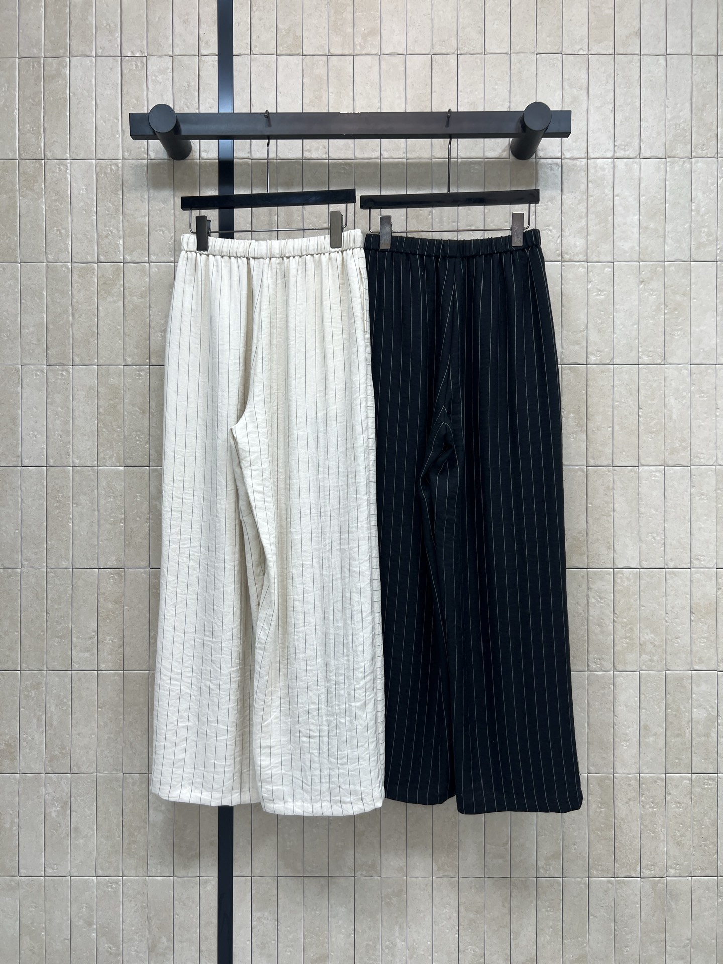 C家 26春夏新款 条纹阔腿裤 条纹设计显瘦显高 遮胯修饰腿型超赞 抽绳松紧腰 适合各种身材 穿脱方便 