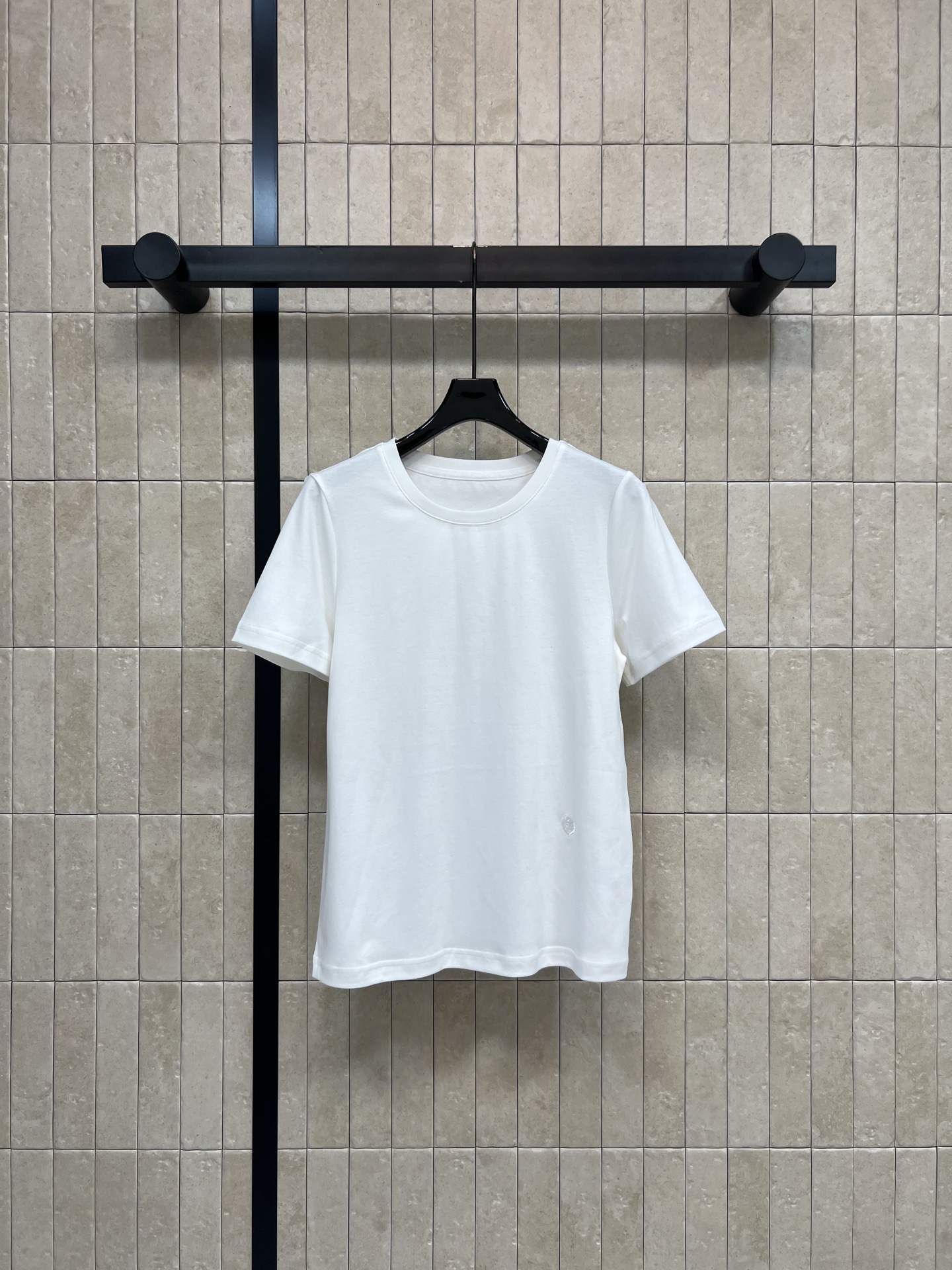 26春夏新款 圆领短袖T恤 高质量纯棉面料 亲肤透气不闷汗 标准圆领正肩剪裁修饰溜肩宽肩 合身微宽松版型