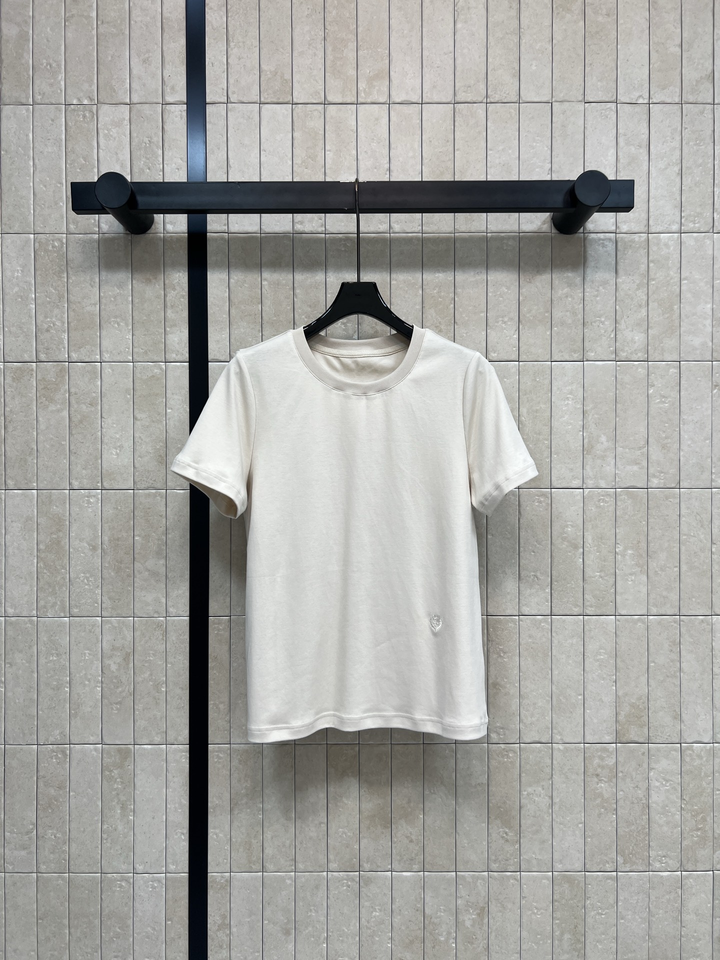 26春夏新款 圆领短袖T恤 高质量纯棉面料 亲肤透气不闷汗 标准圆领正肩剪裁修饰溜肩宽肩 合身微宽松版型