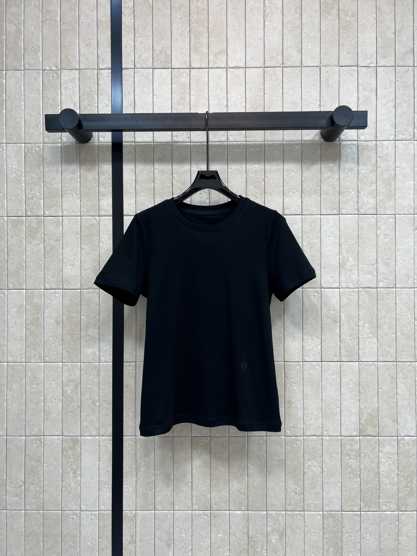 26春夏新款 圆领短袖T恤 高质量纯棉面料 亲肤透气不闷汗 标准圆领正肩剪裁修饰溜肩宽肩 合身微宽松版型