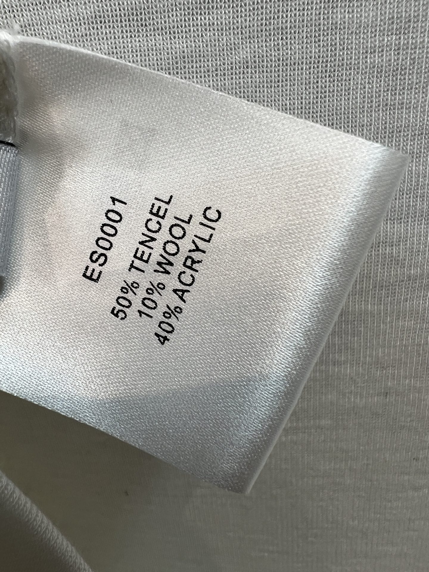 MIU家 26春夏新款 镂空假两件背心 软糯高弹亲肤面料 胸前镂空+品牌刺绣 无袖修身版型 宽肩带剪裁 