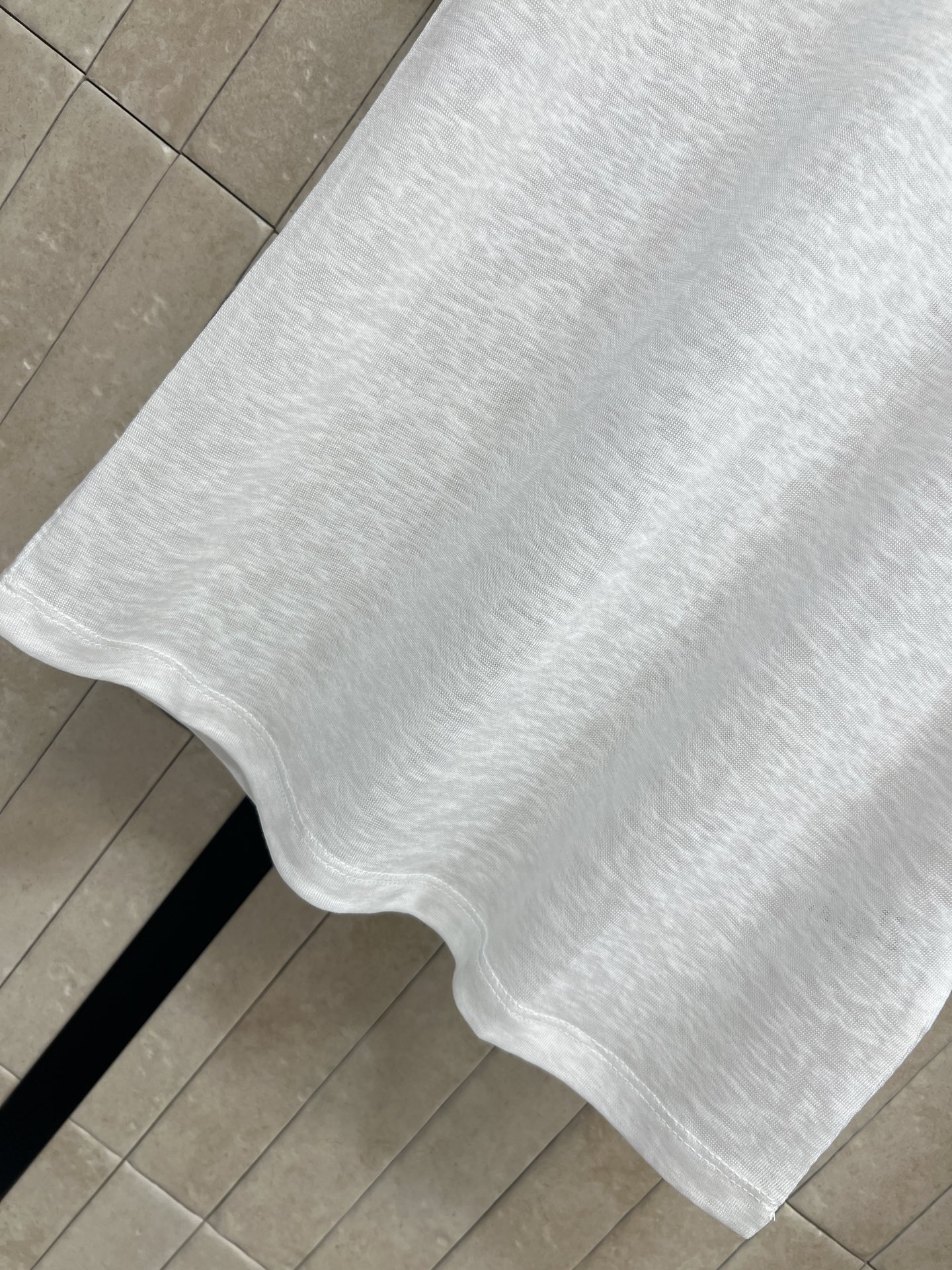 C家 26春夏新款 圆领短袖T恤 修身显瘦圆领正肩版型 贴合身形不紧绷 胸口精致logo刺绣 低调不浮夸