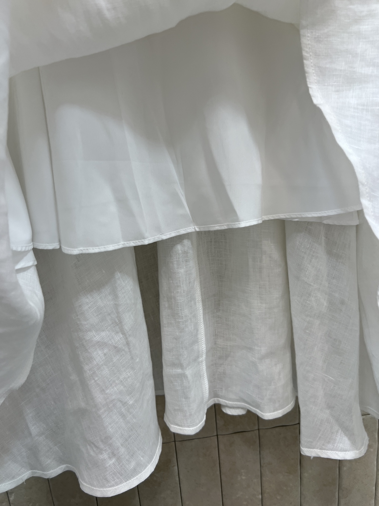 V家 26春夏新款 亚麻无袖连衣裙无袖背心+宽松H型剪裁 腰带可调节 轻松切换慵懒收腰风格 裙身简约 腰