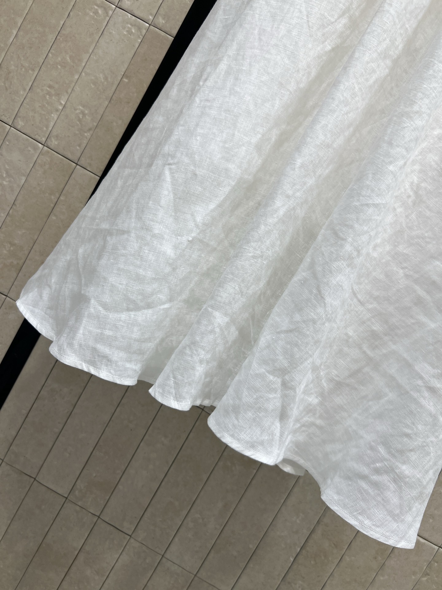 V家 26春夏新款 亚麻无袖连衣裙无袖背心+宽松H型剪裁 腰带可调节 轻松切换慵懒收腰风格 裙身简约 腰