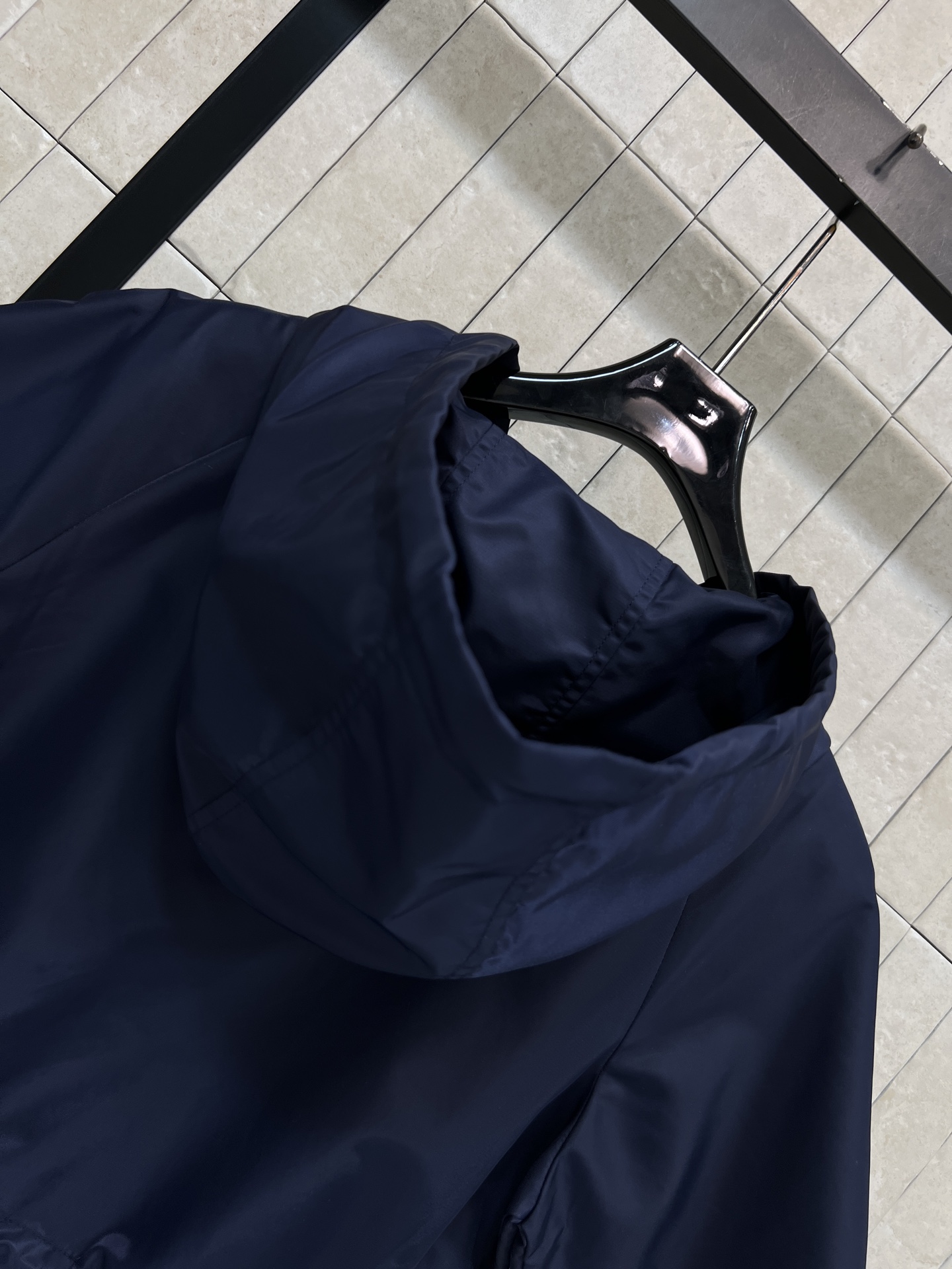 MIU家 26春夏新款 连帽收腰连衣裙 连帽抽绳设计+抽绳收腰 大口袋工装版型 半拉链设计 随性松弛不呆