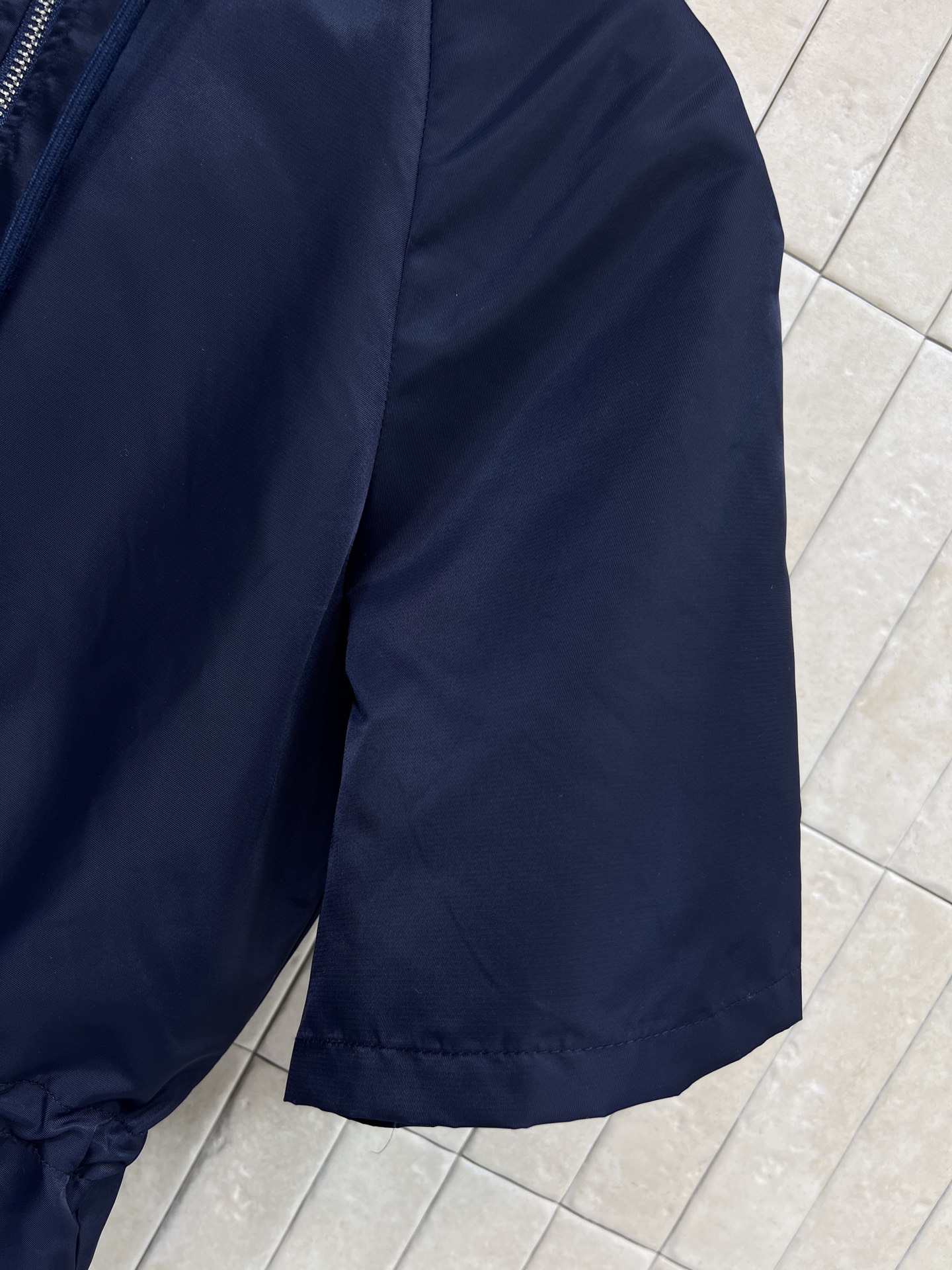 MIU家 26春夏新款 连帽收腰连衣裙 连帽抽绳设计+抽绳收腰 大口袋工装版型 半拉链设计 随性松弛不呆