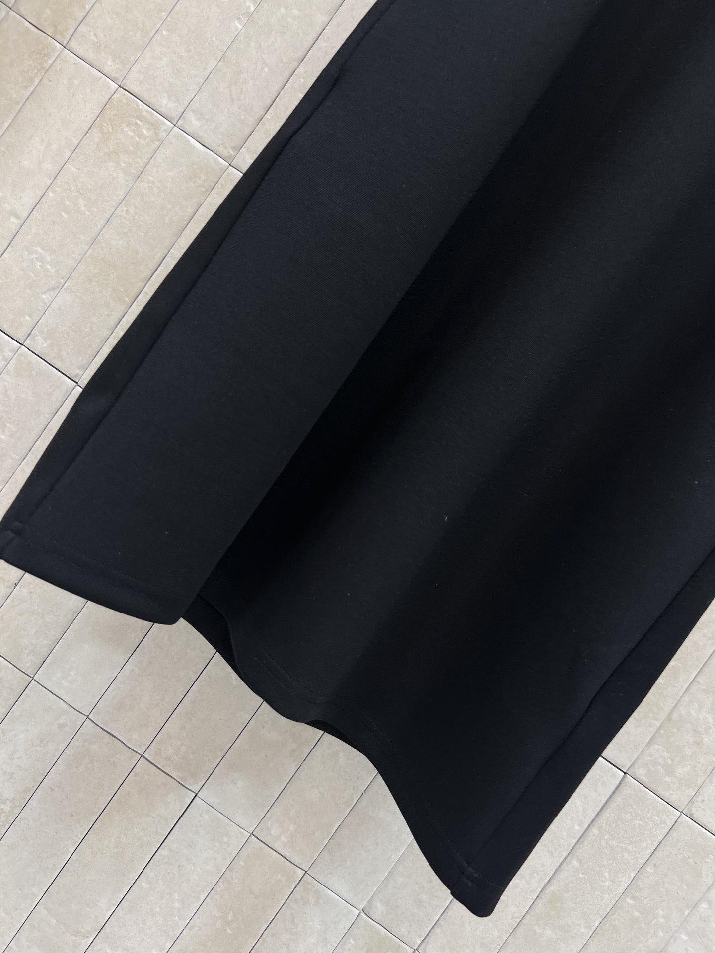 D家 26春夏新款 字母提花连衣裙 柔软面料 穿着舒适贴身 圆领短袖版型 松弛又利落 经典复古字母条纹 