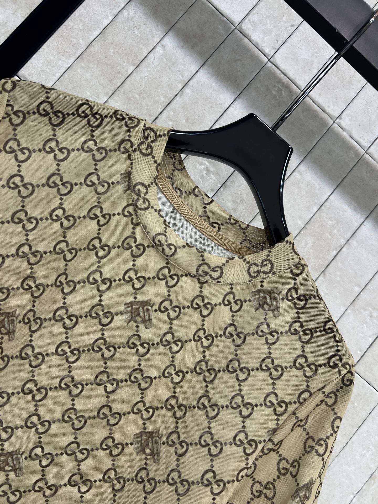 G家 26春夏新款 老花短袖T恤 经典GG提花面料 轻薄软糯 透气垂顺 圆领短袖设计 宽松正肩版型修饰肩